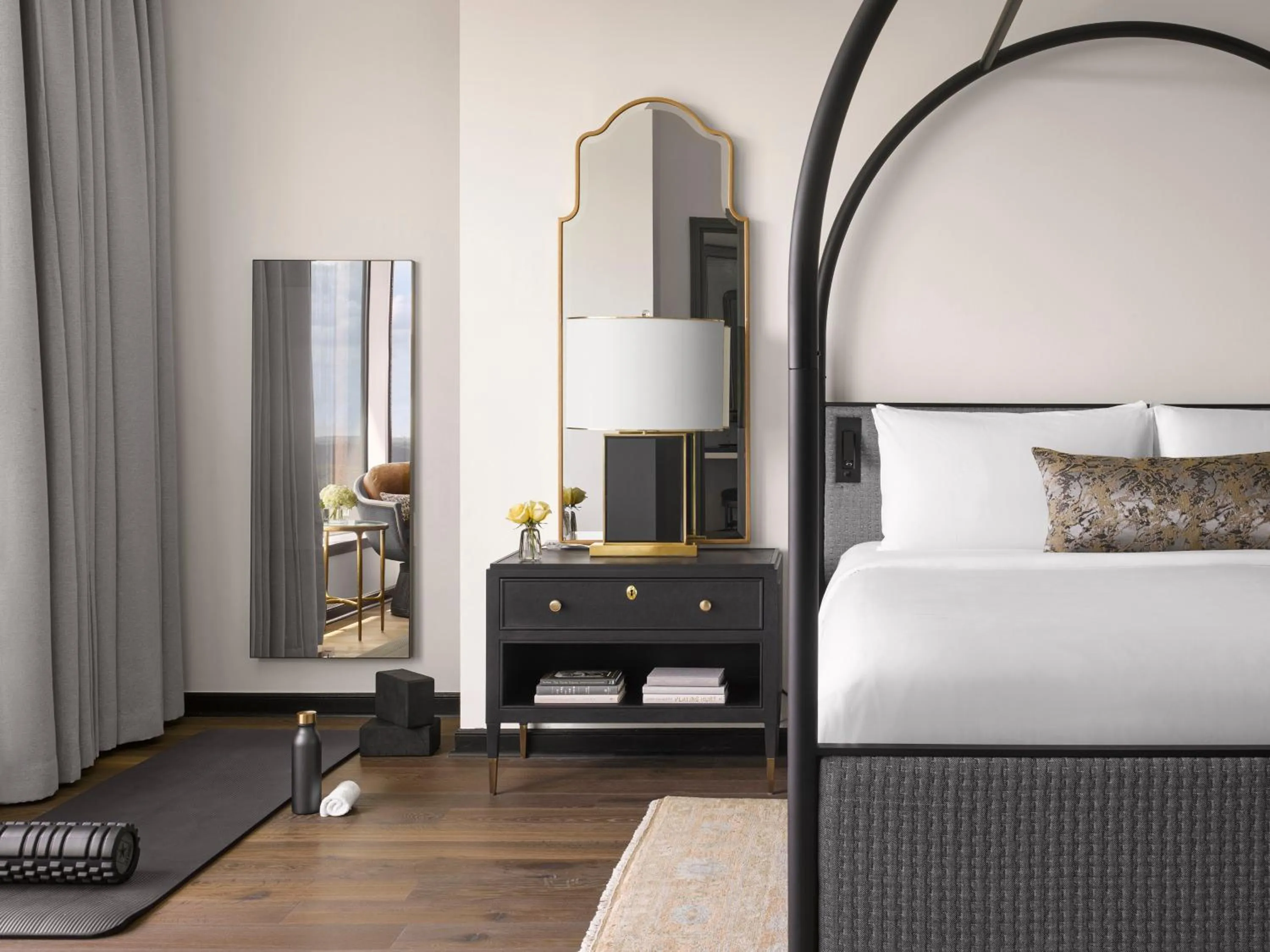 Photo of the whole room, Bed in InterContinental Buckhead Atlanta by IHG