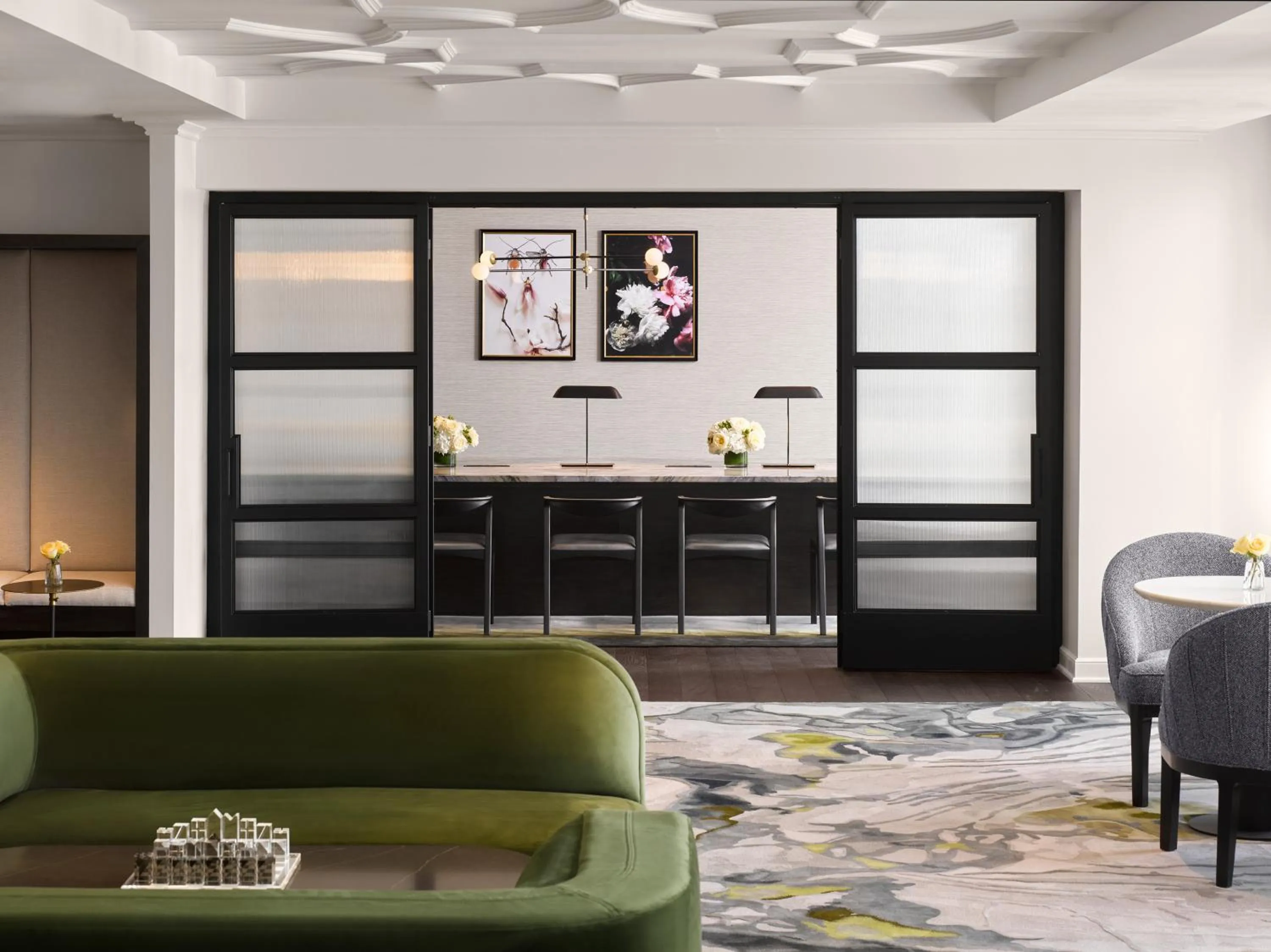 Lounge or bar in InterContinental Buckhead Atlanta by IHG