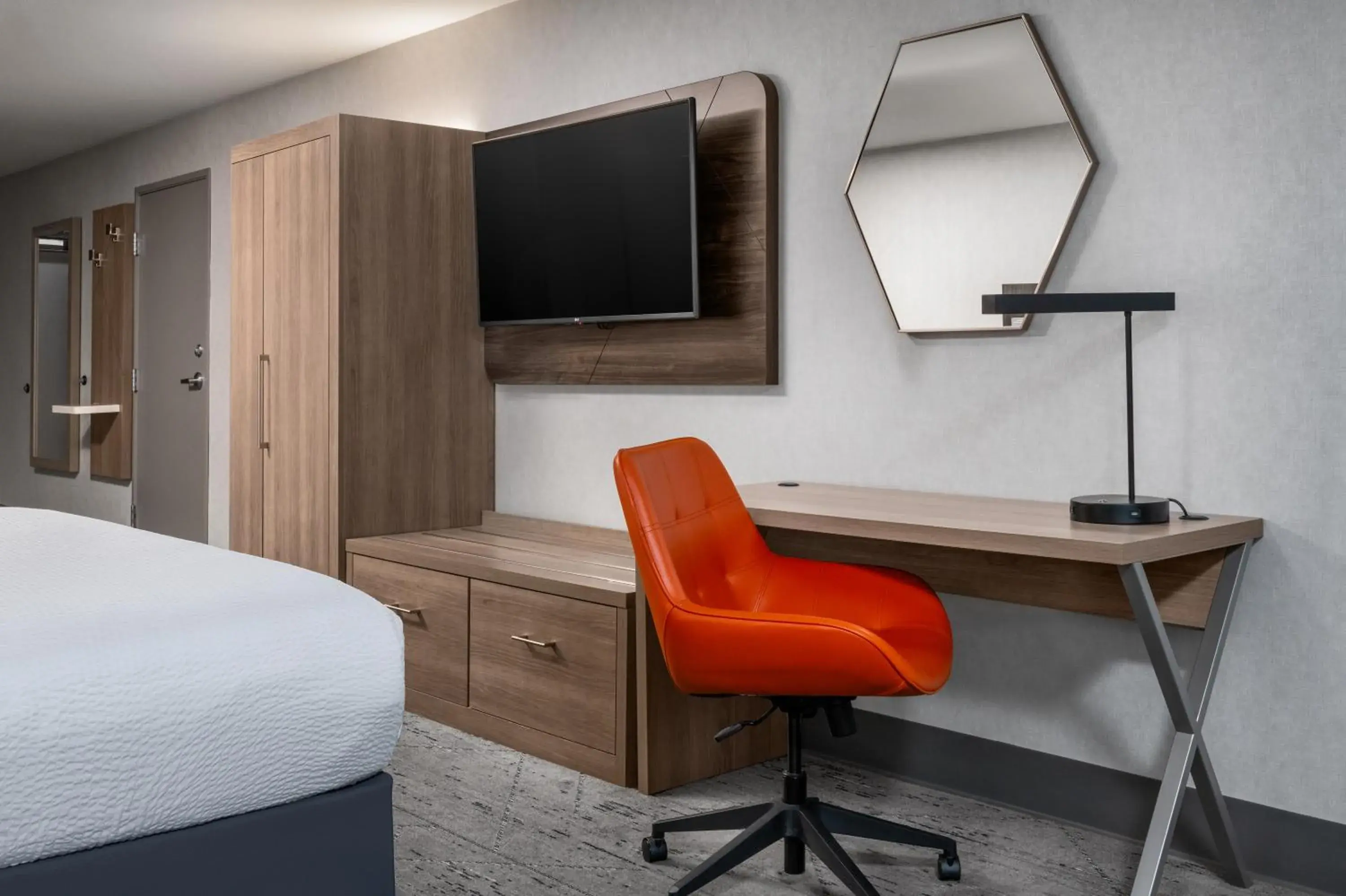 Standard King Room in Holiday Inn Express Fresno River Park Highway 41 by IHG Standard King Room in Holiday Inn Express Fresno River Park Highway 41 by IHG