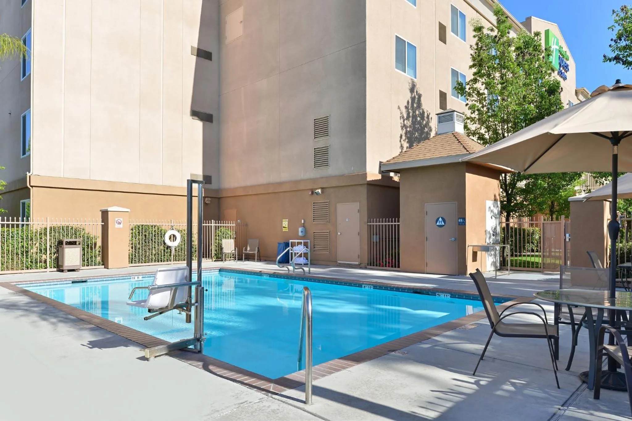 Swimming pool in Holiday Inn Express Fresno River Park Highway 41 by IHG
