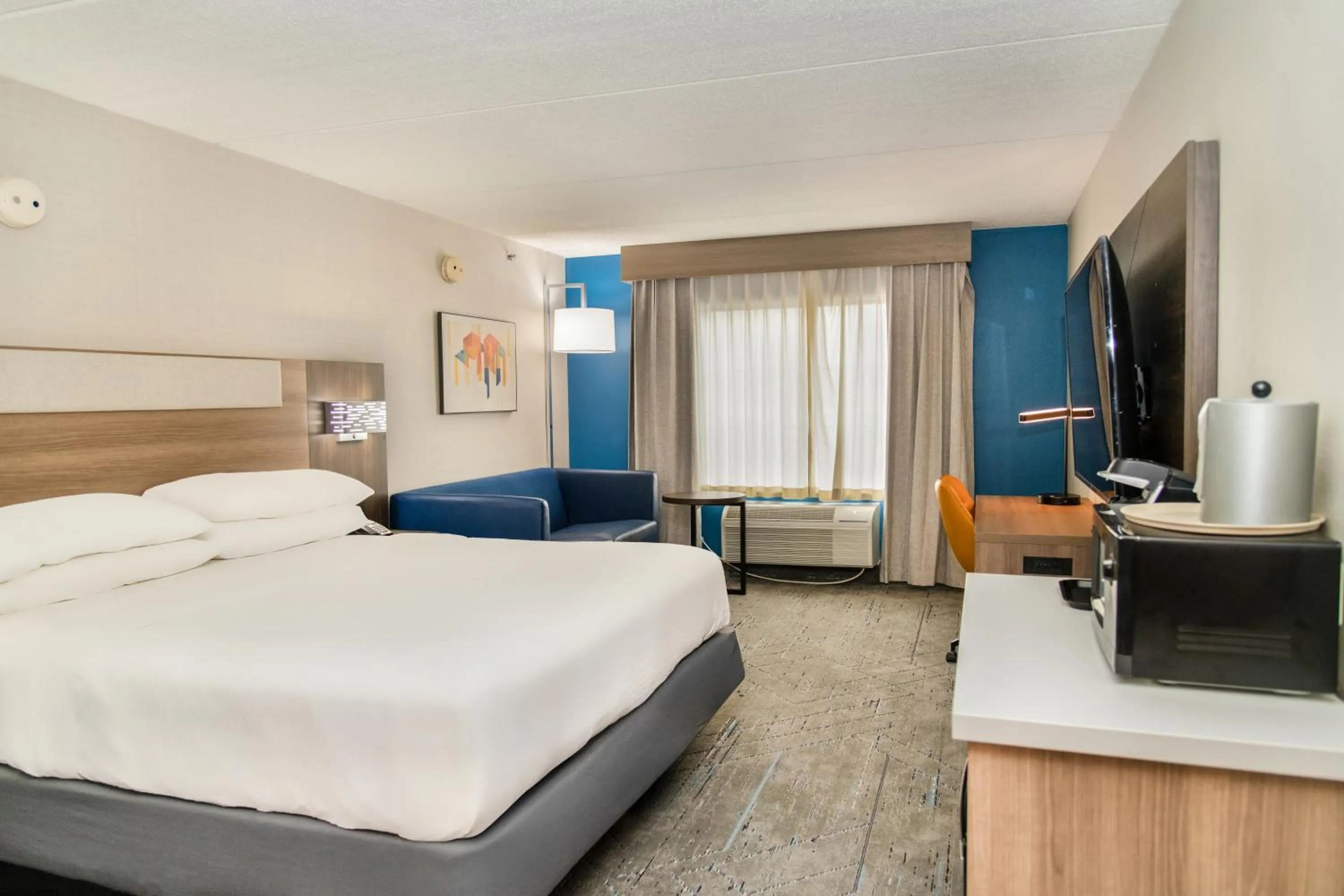 Bedroom, Bed in Holiday Inn Express Hotel & Suites Pittsburgh-South Side by IHG