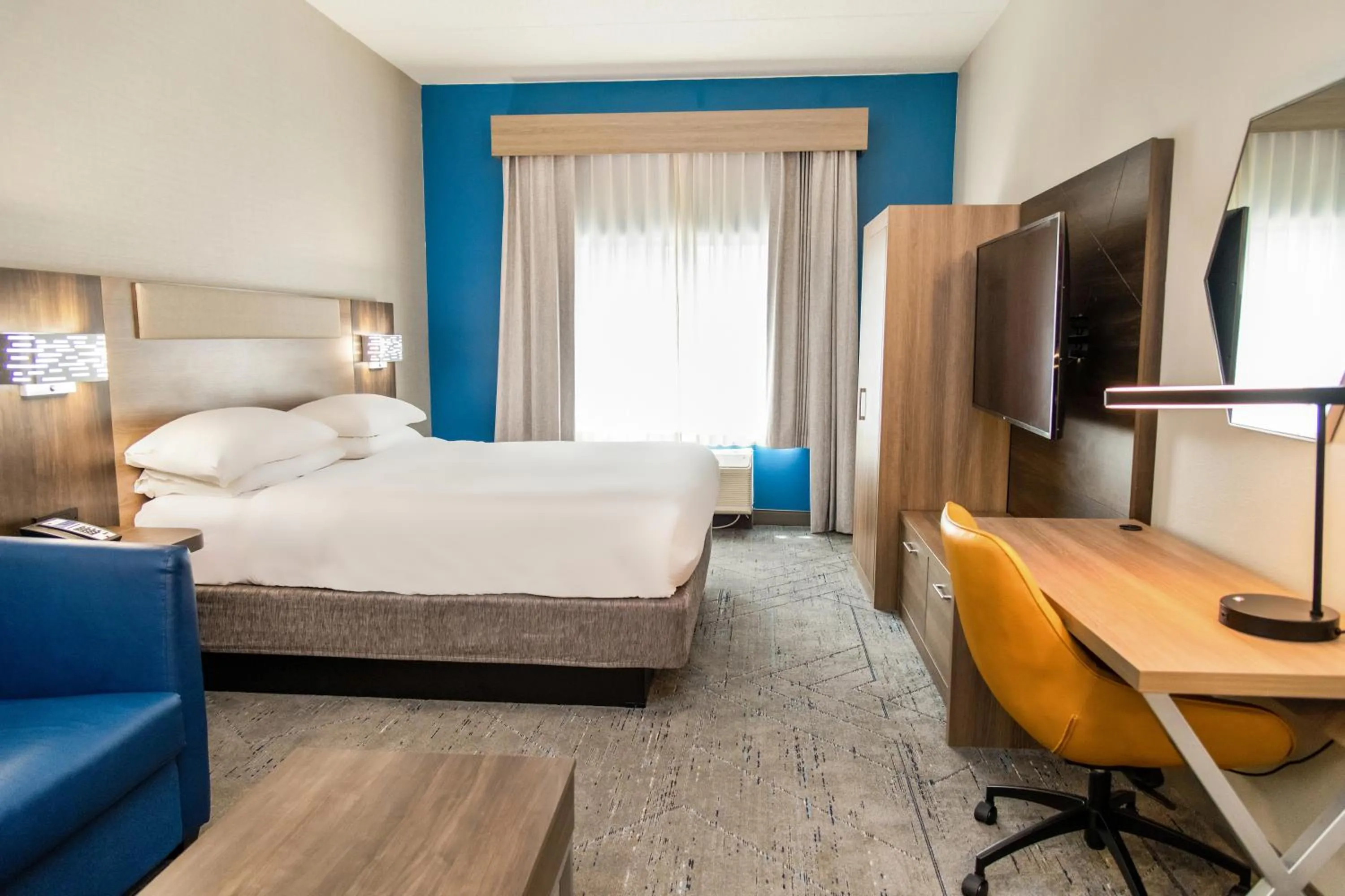 Bedroom, Bed in Holiday Inn Express Hotel & Suites Pittsburgh-South Side by IHG