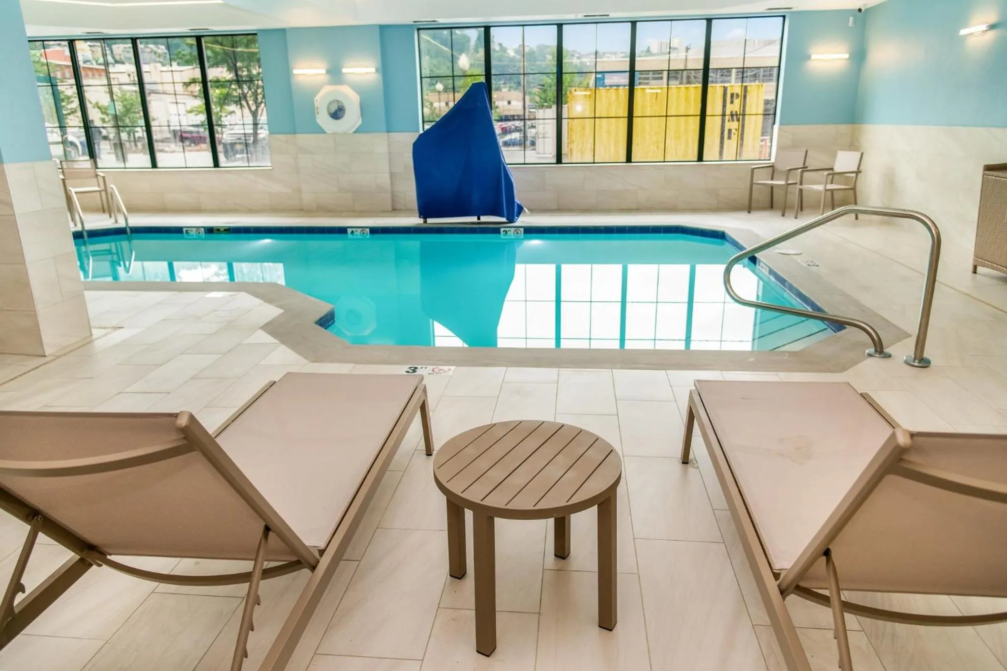Swimming pool in Holiday Inn Express Hotel & Suites Pittsburgh-South Side by IHG