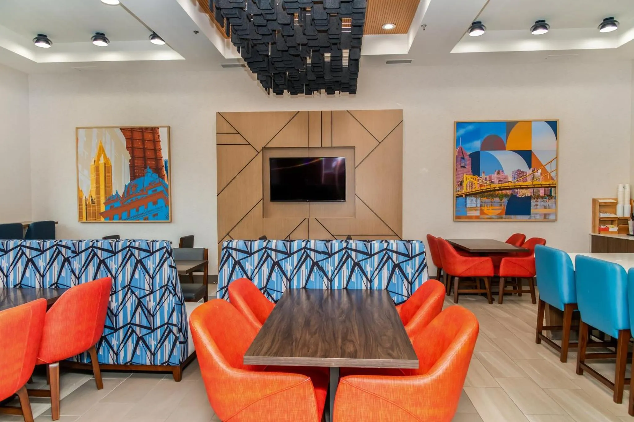 Breakfast in Holiday Inn Express Hotel & Suites Pittsburgh-South Side by IHG