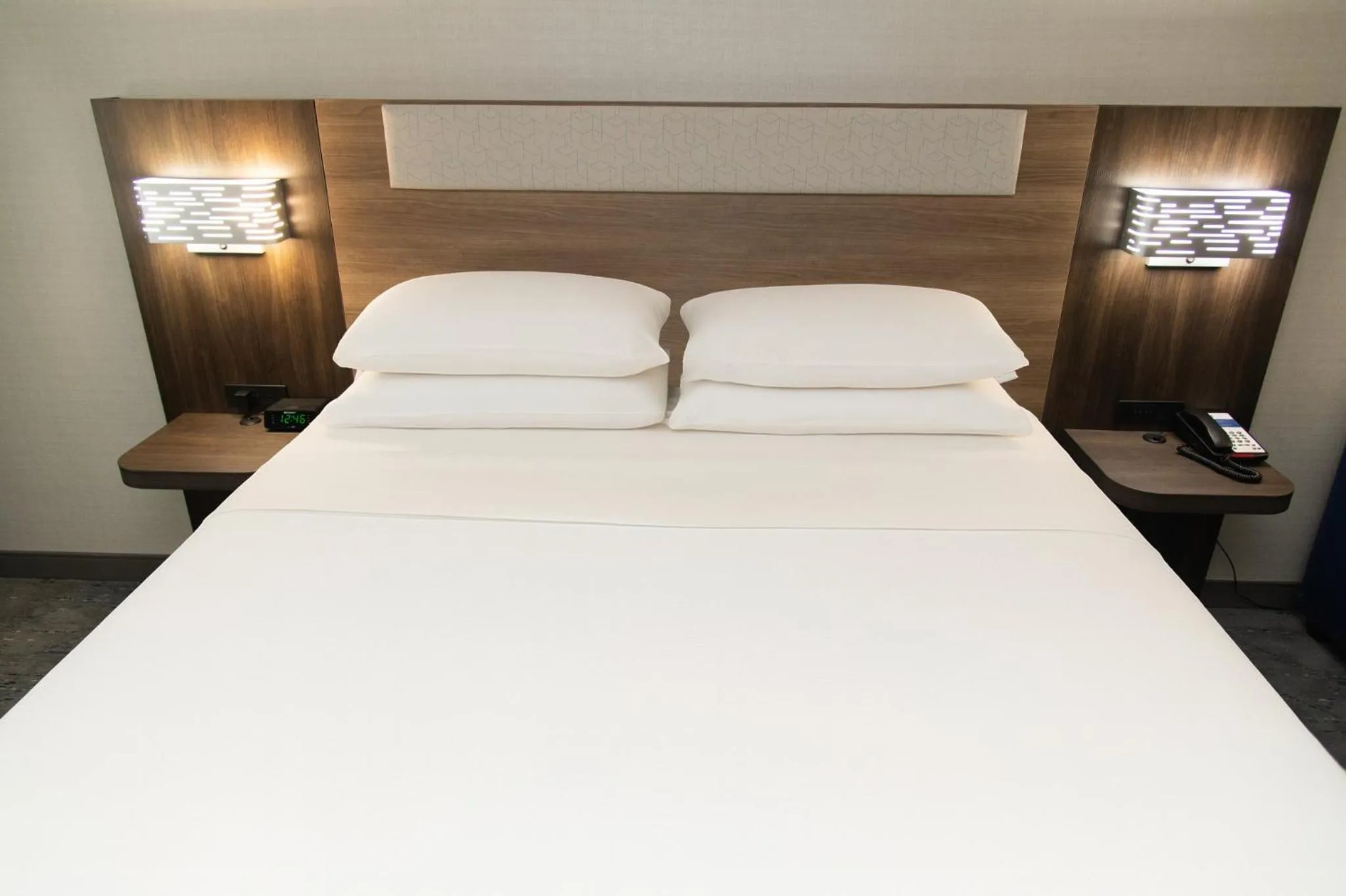 Photo of the whole room, Bed in Holiday Inn Express Hotel & Suites Pittsburgh-South Side by IHG