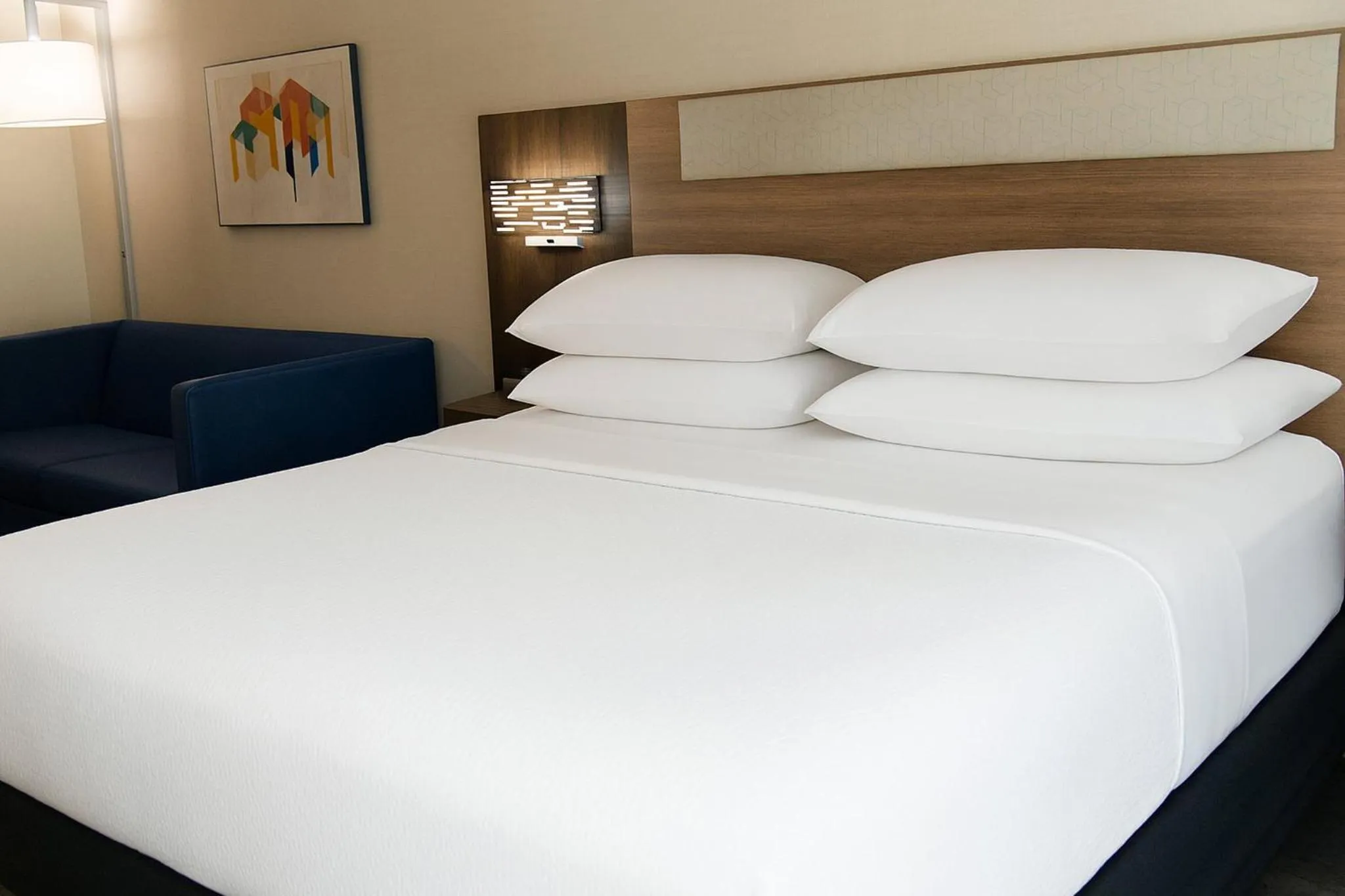 Photo of the whole room, Bed in Holiday Inn Express Hotel & Suites Pittsburgh-South Side by IHG