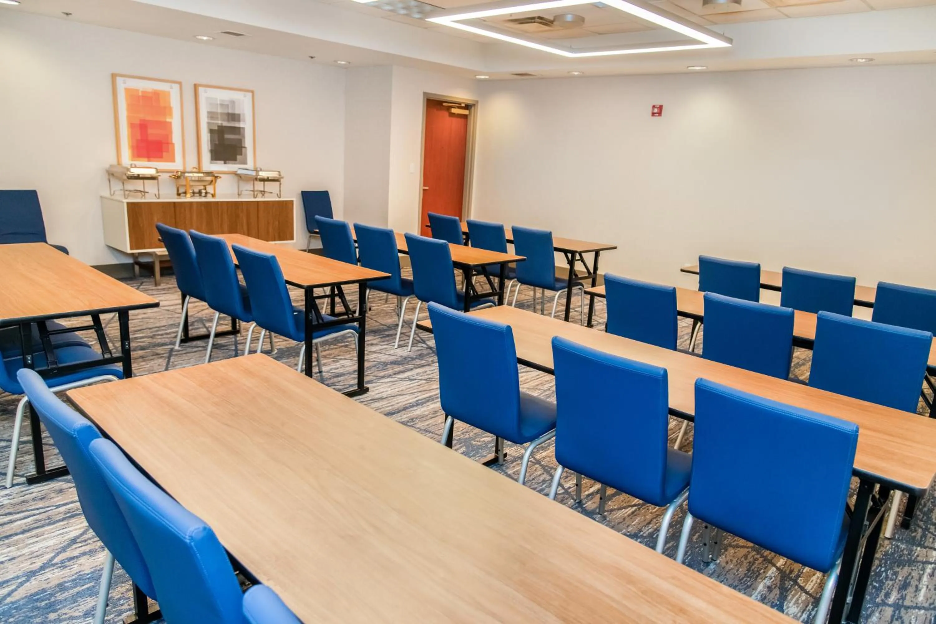 Meeting/conference room in Holiday Inn Express Hotel & Suites Pittsburgh-South Side by IHG