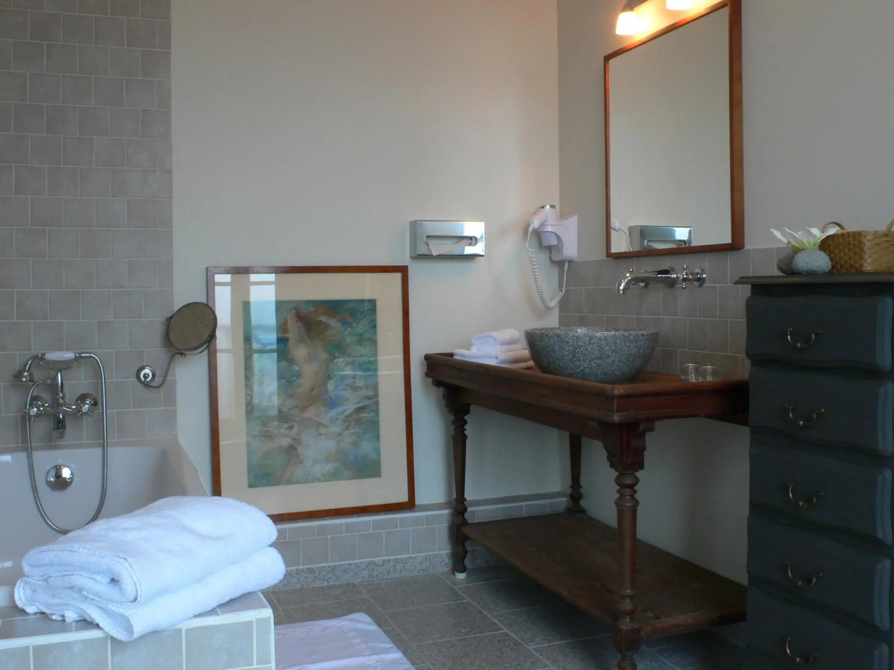 Charming Double Room with Bath in La Marine de Loire Hôtel & Spa Charming Double Room with Bath in La Marine de Loire Hôtel & Spa
