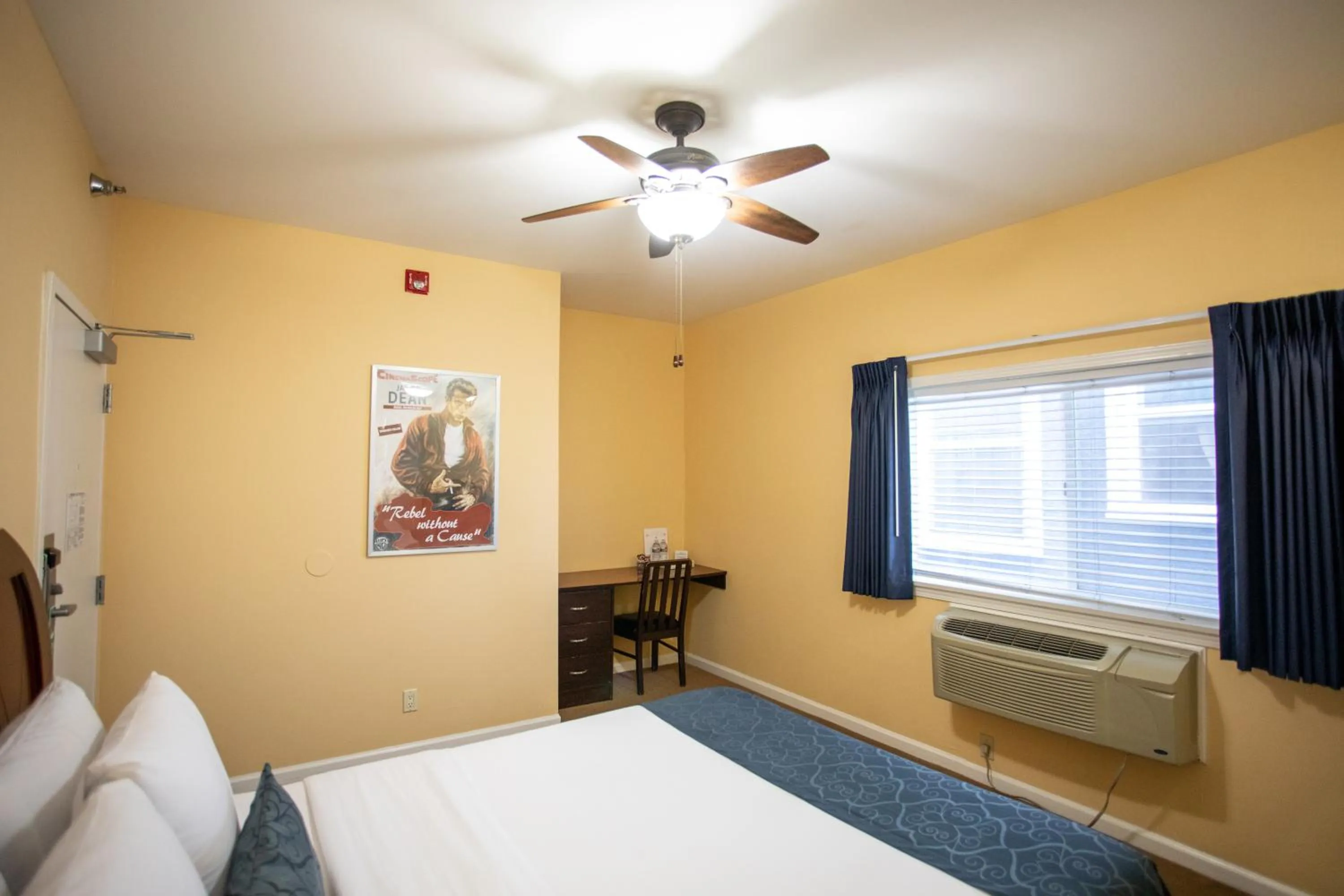 Bed in The Hotel Hollywood