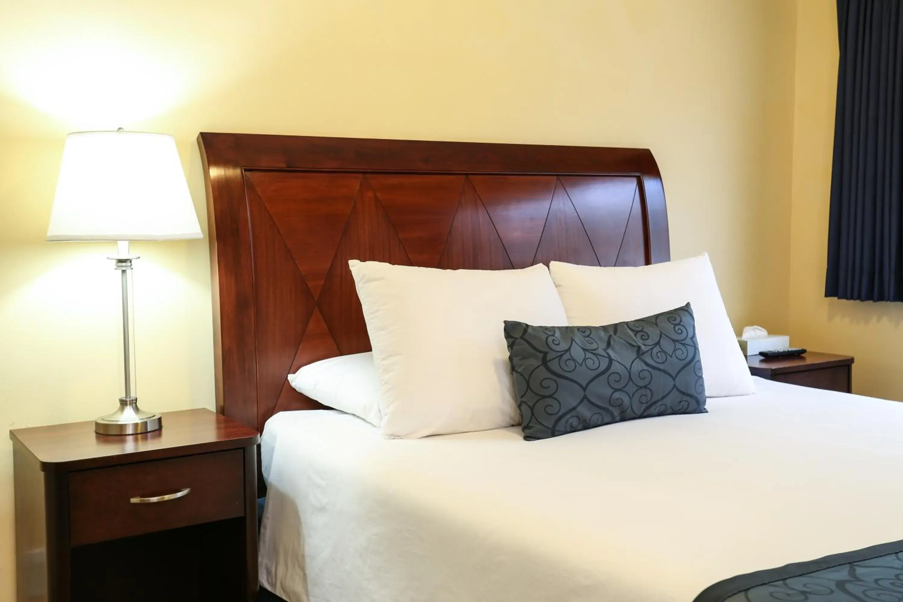 ADA Queen Room in The Hotel Hollywood ADA Queen Room in The Hotel Hollywood