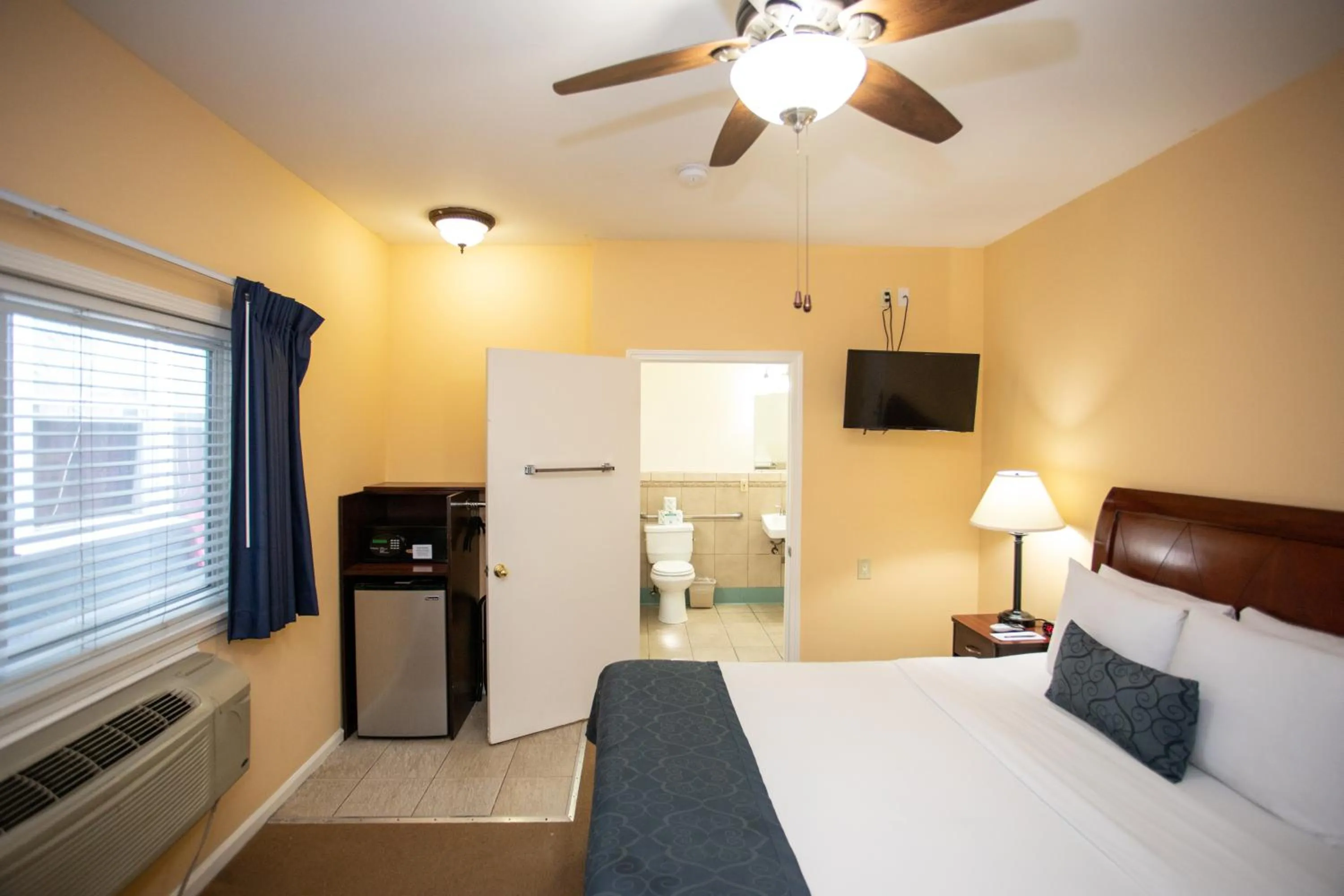 Bed in The Hotel Hollywood