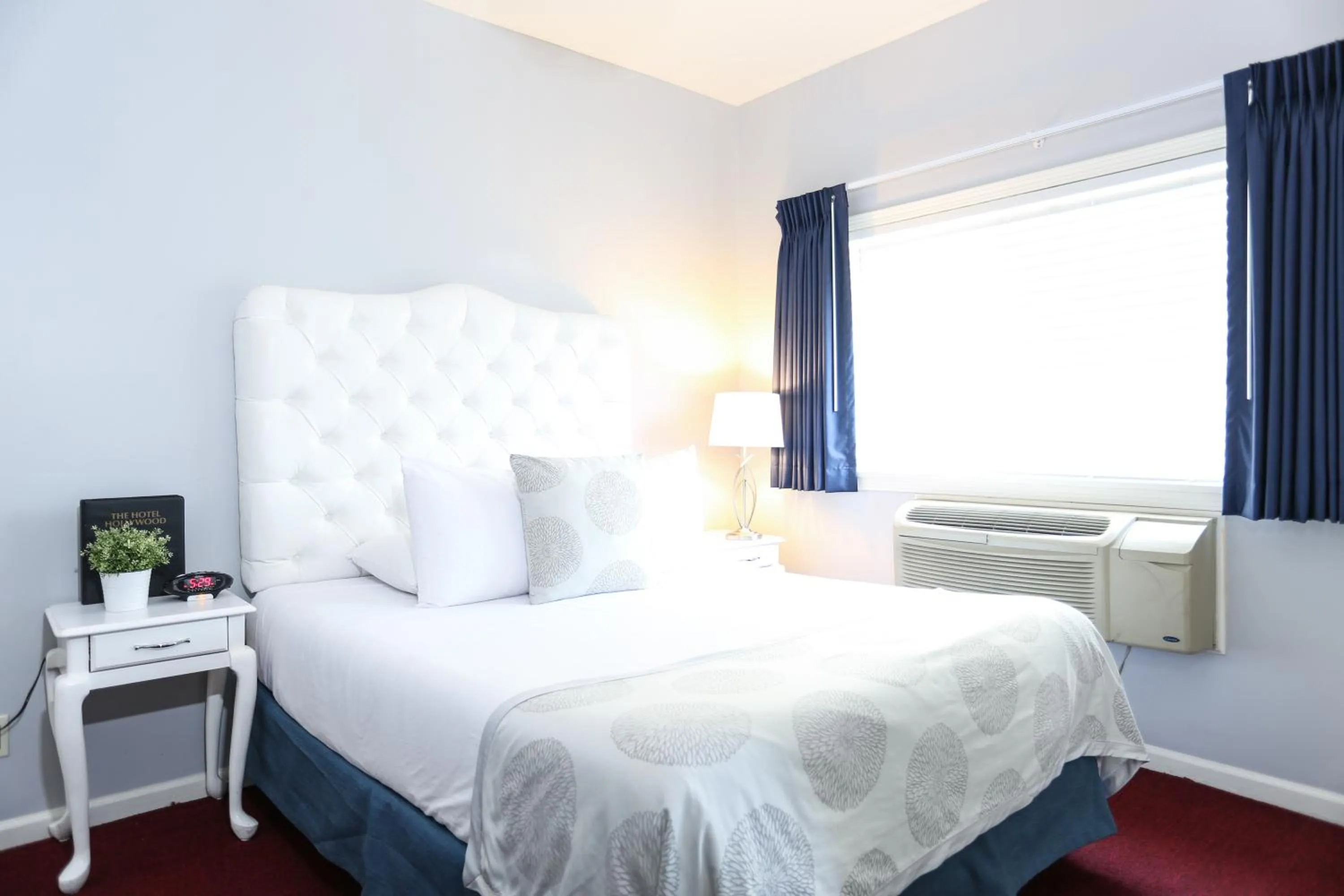 Bed in The Hotel Hollywood