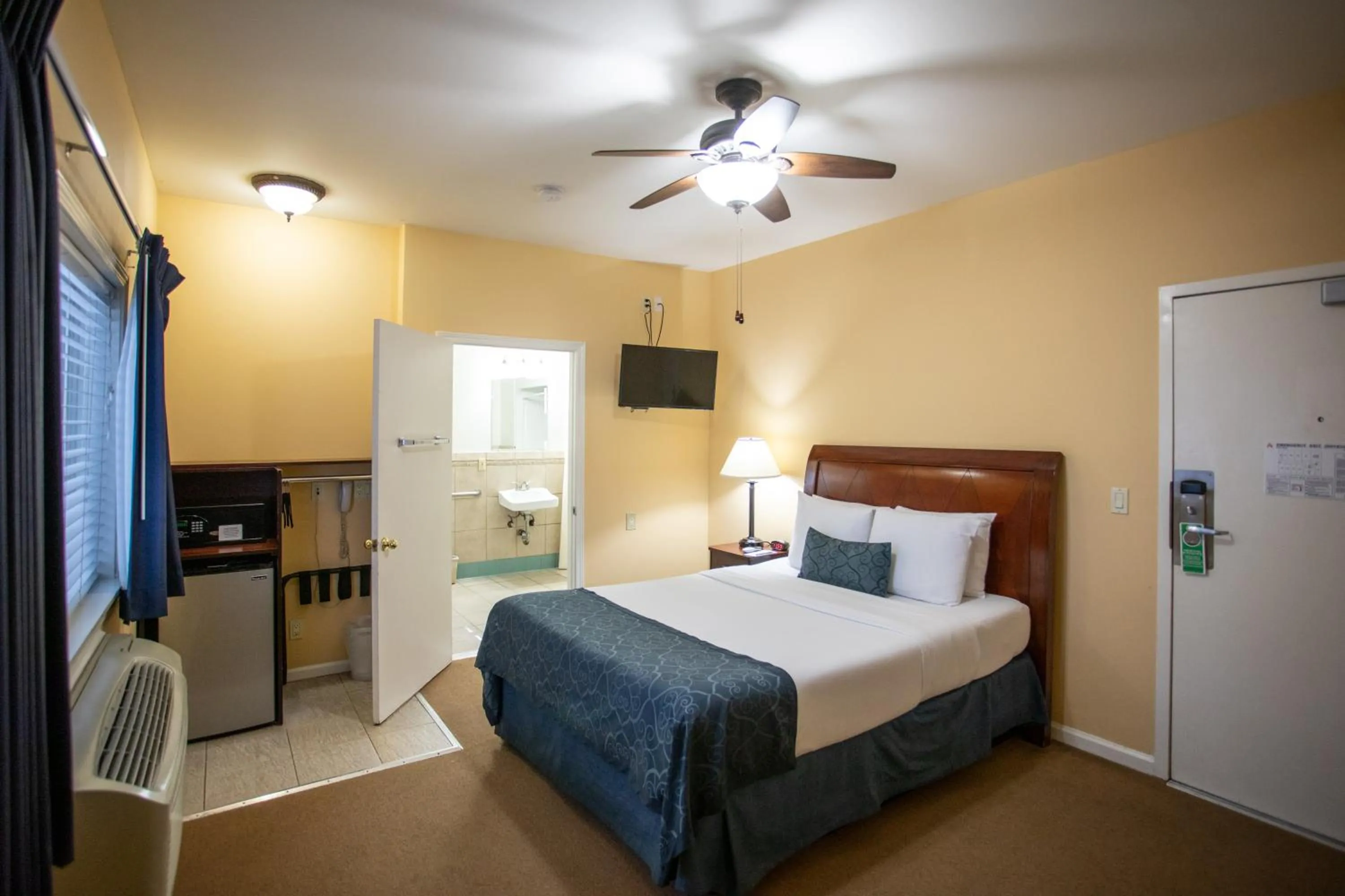 Bed in The Hotel Hollywood