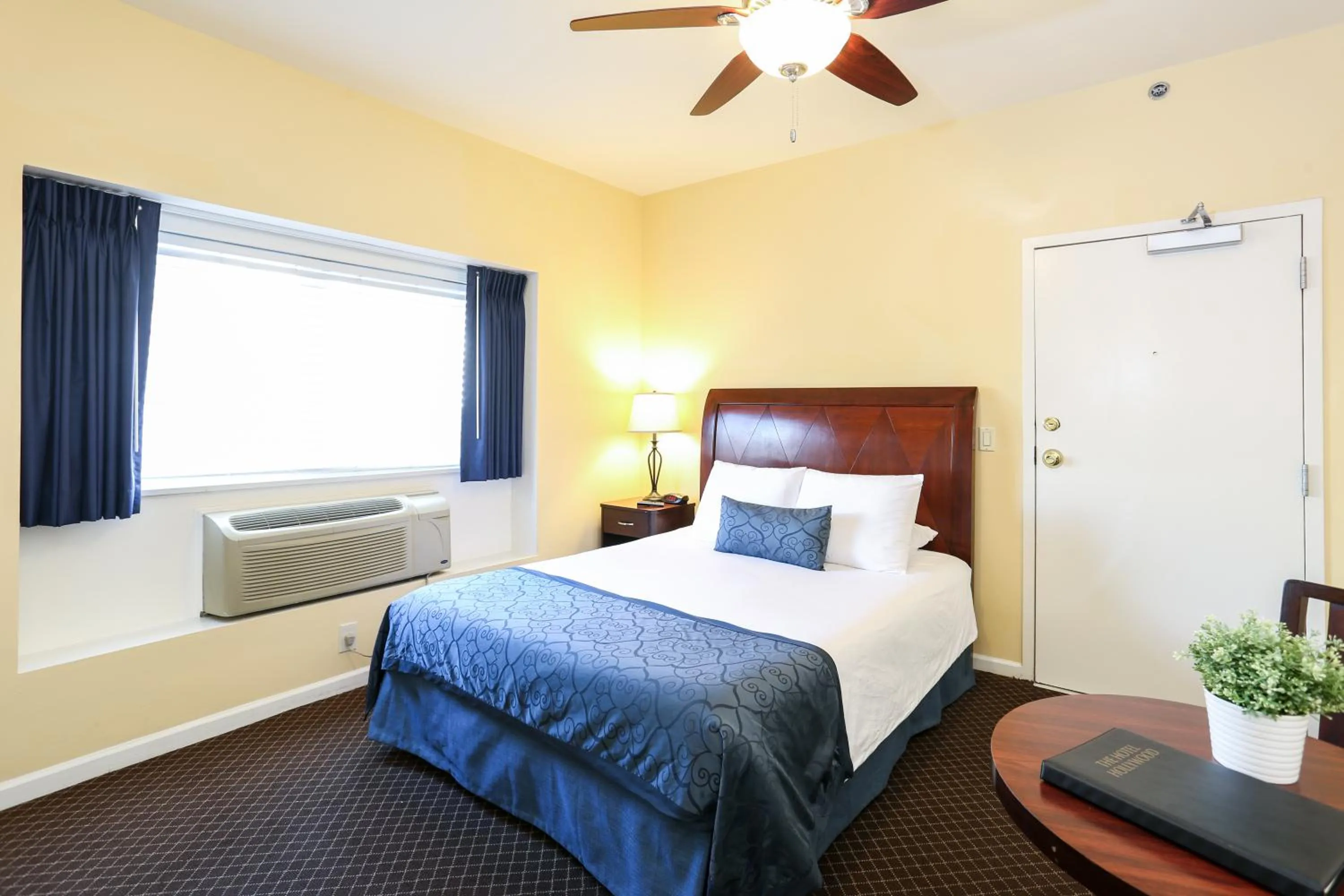 Bed in The Hotel Hollywood