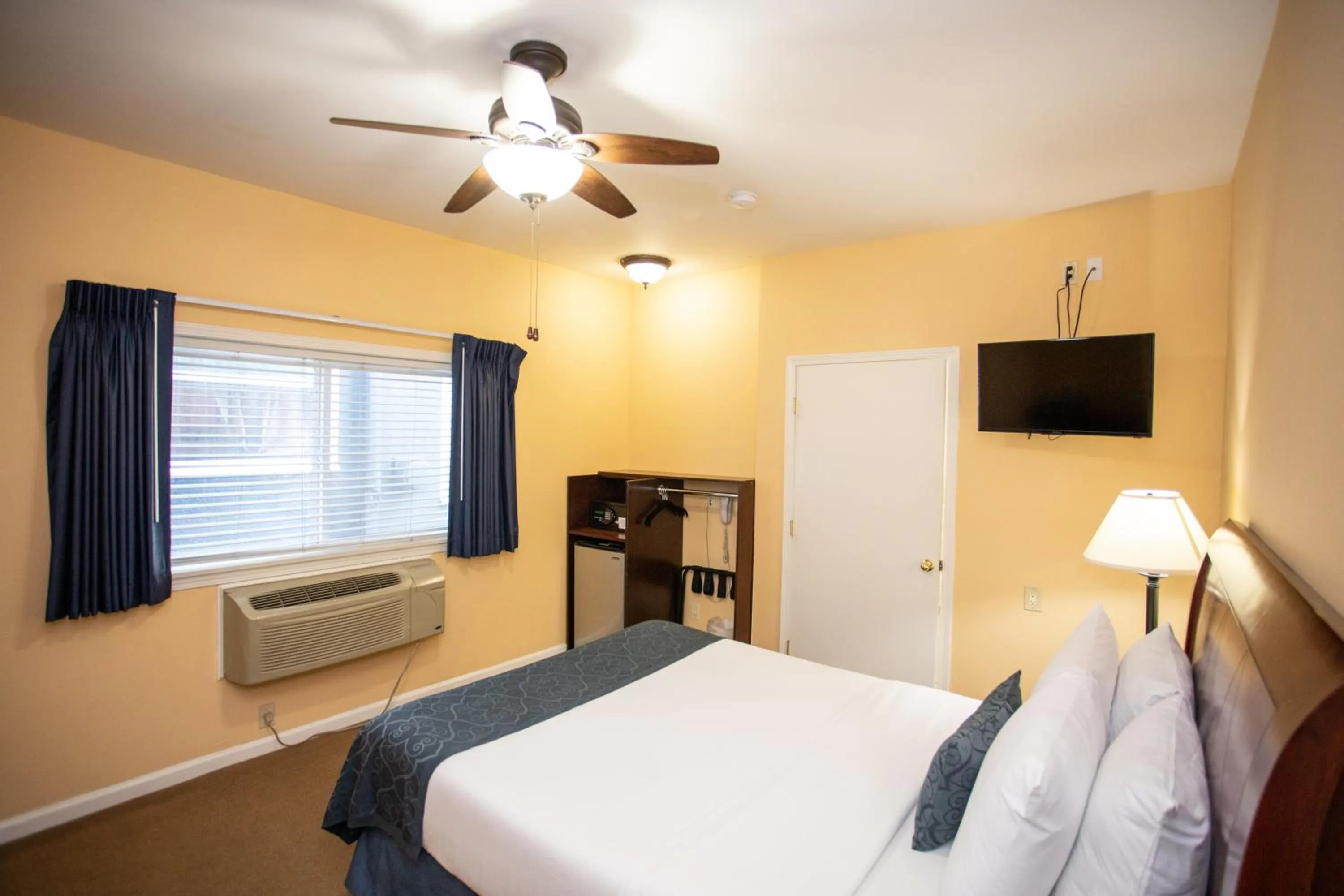 Bed in The Hotel Hollywood