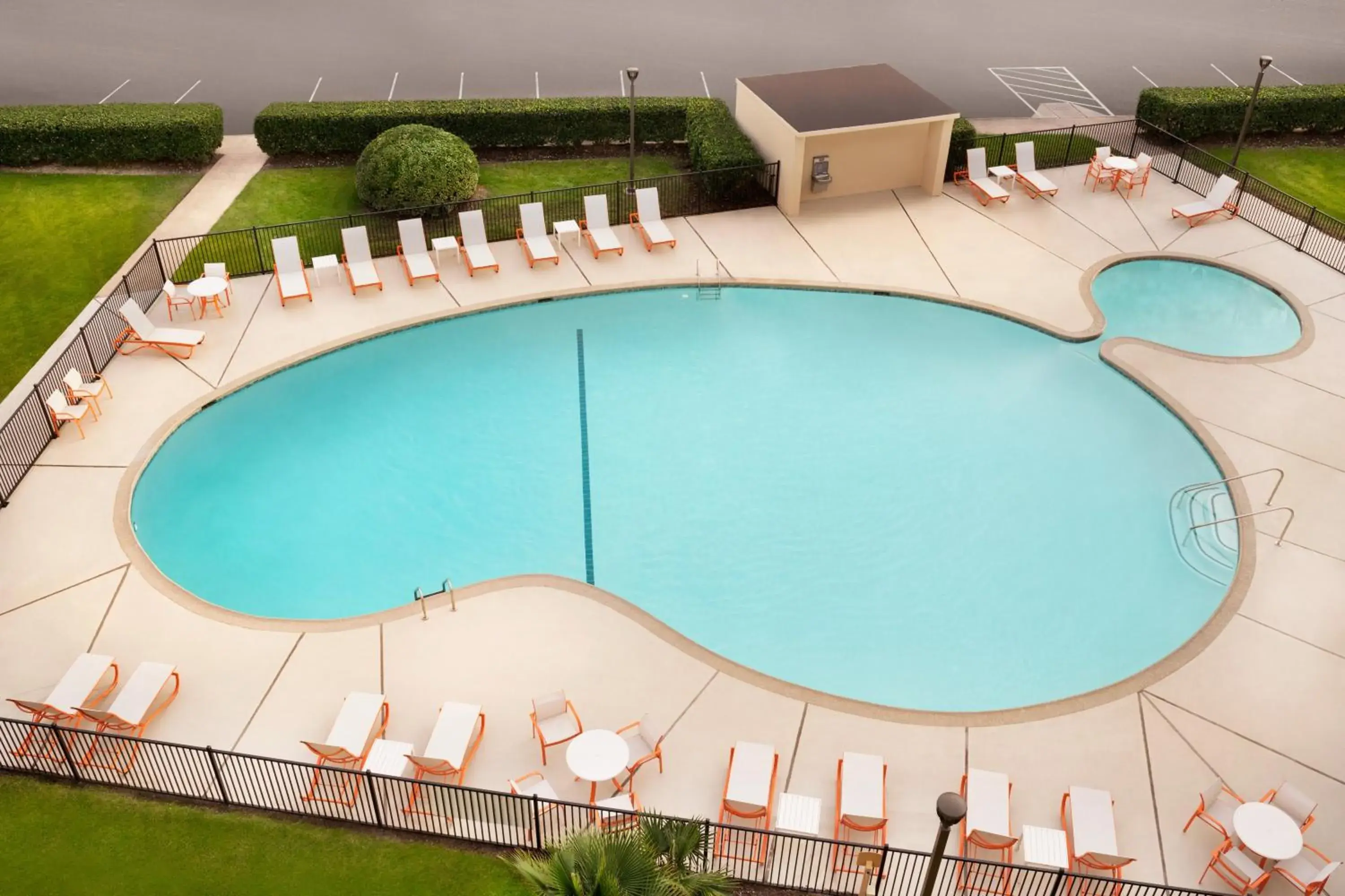 Swimming pool in Holiday Inn Houston Intercontinental Airport by IHG Swimming pool in Holiday Inn Houston Intercontinental Airport by IHG