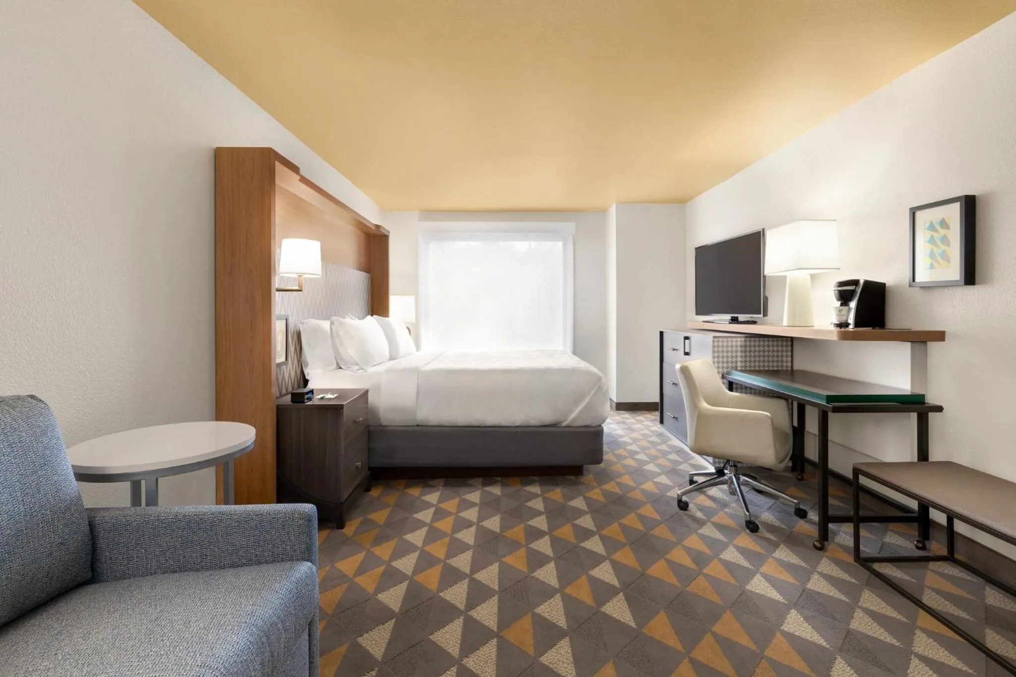 Photo of the whole room, Bed in Holiday Inn Houston Intercontinental Airport by IHG