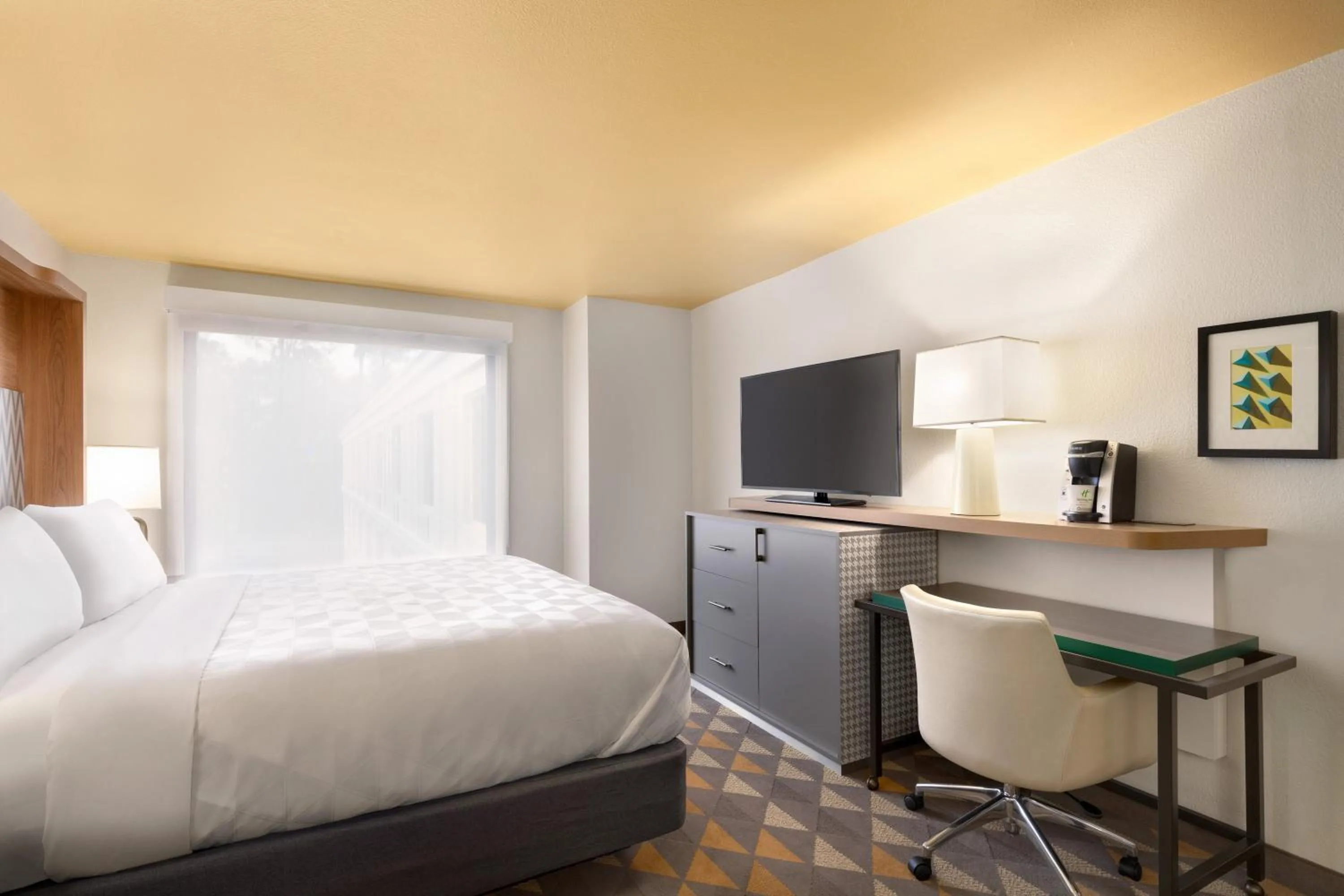 Photo of the whole room, Bed in Holiday Inn Houston Intercontinental Airport by IHG