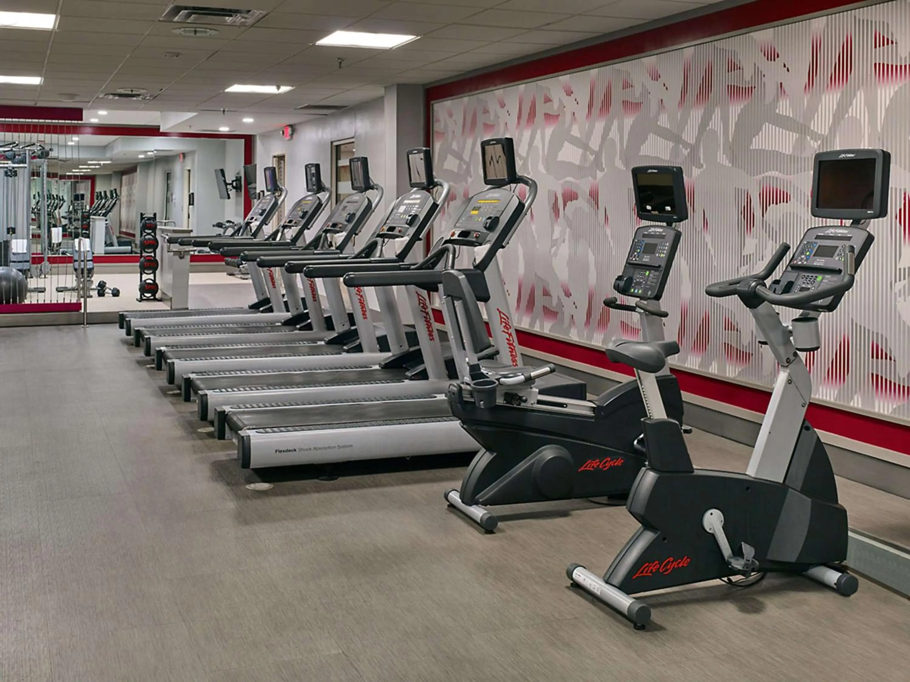 Fitness centre/facilities in Sonesta Atlanta Airport North