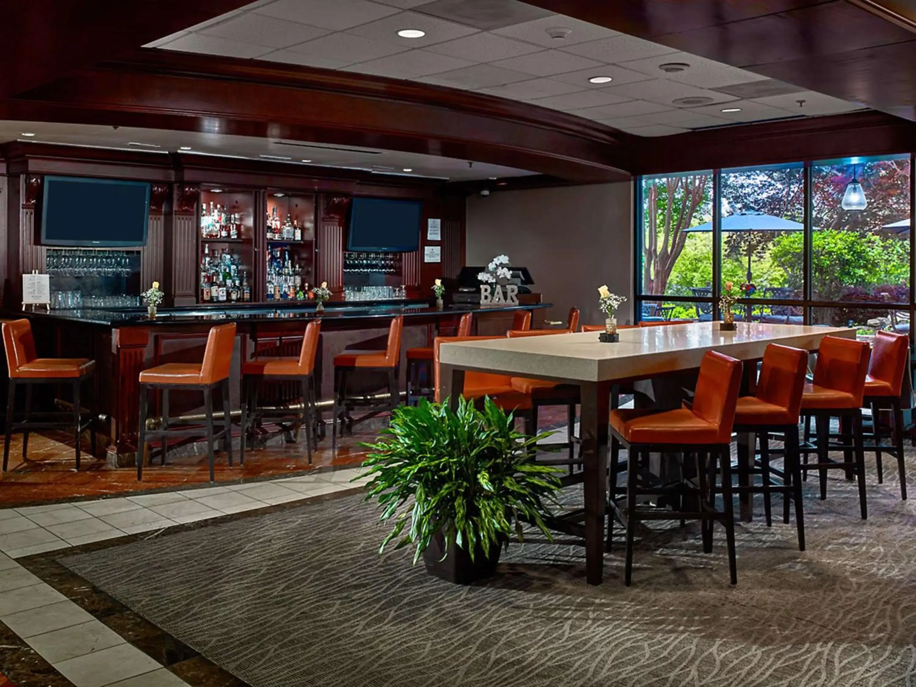 Lounge or bar in Sonesta Atlanta Airport North Lounge or bar in Sonesta Atlanta Airport North