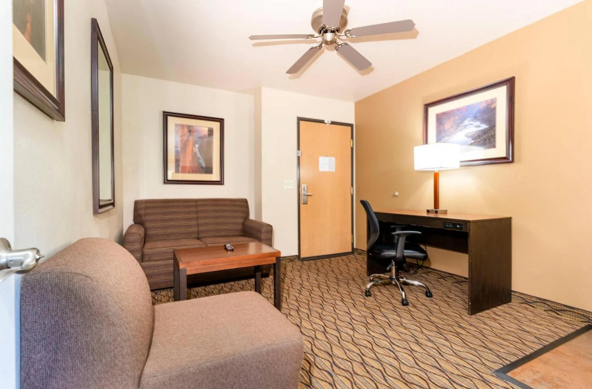 Grand Canyon Hotel & Suites