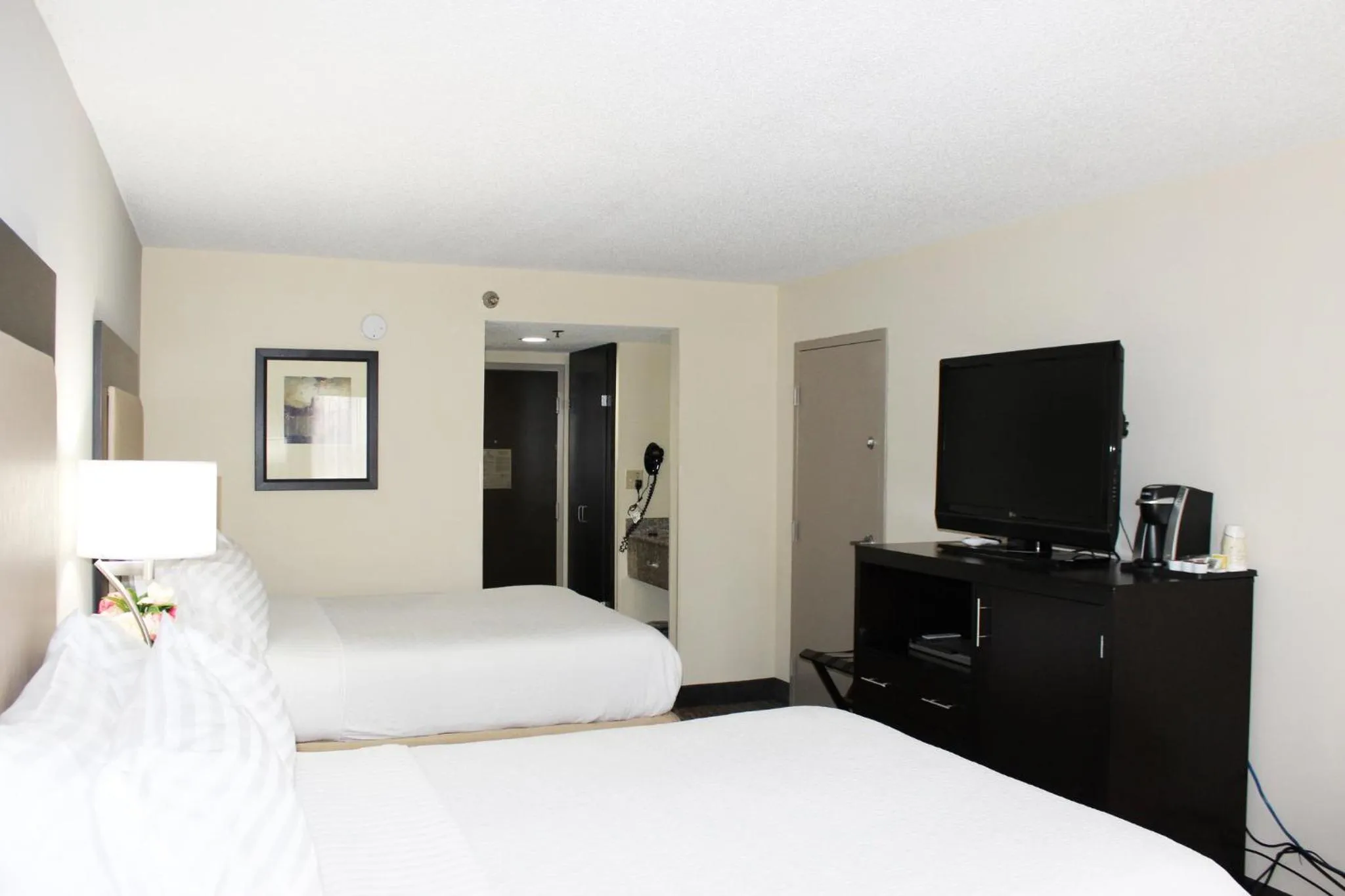 Photo of the whole room, Bed in Holiday Inn Hotel Atlanta-Tucker, a Full Service Hotel
