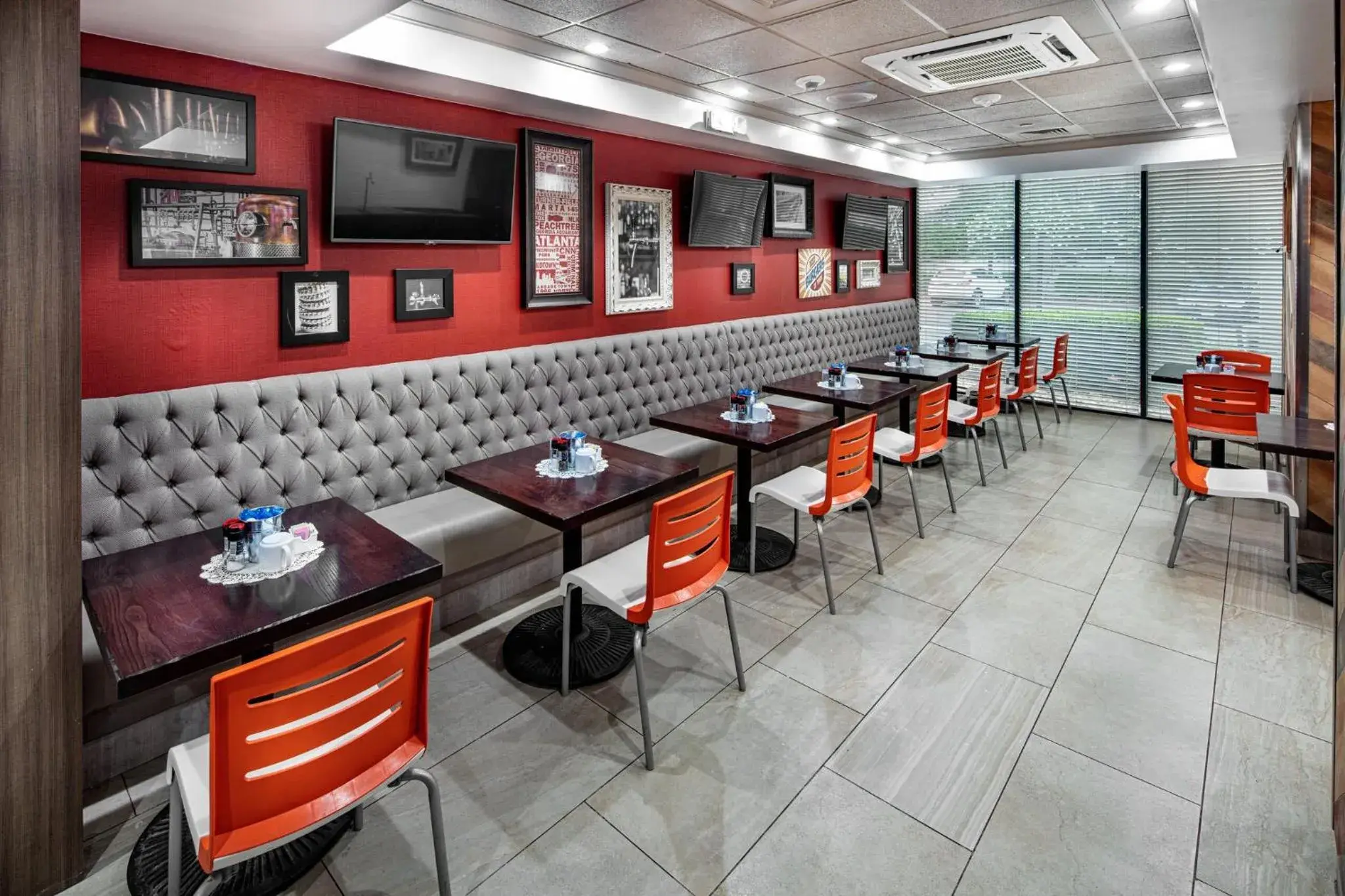 Restaurant/places to eat in Holiday Inn Hotel Atlanta-Tucker, a Full Service Hotel Restaurant/places to eat in Holiday Inn Hotel Atlanta-Tucker, a Full Service Hotel