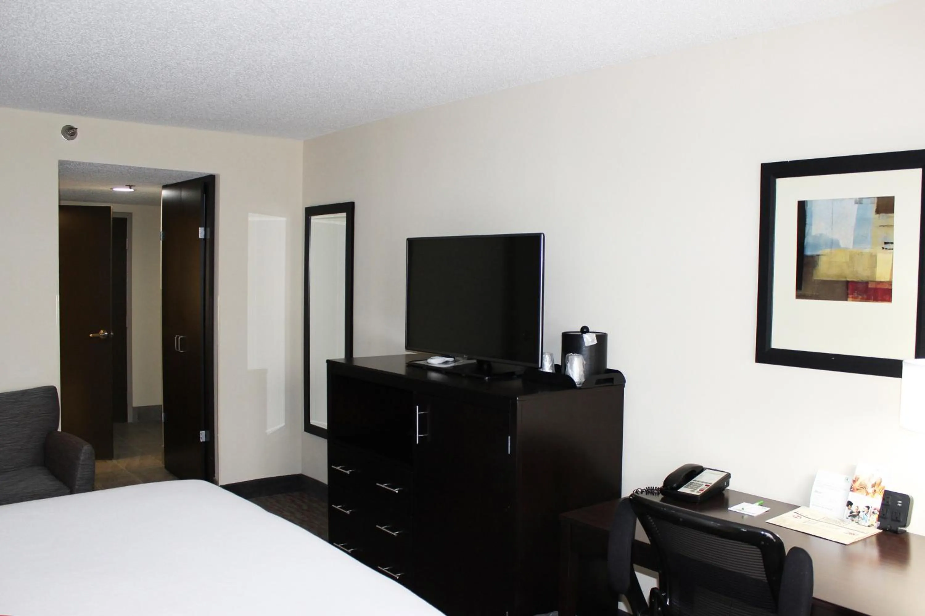 Photo of the whole room, Bed in Holiday Inn Hotel Atlanta-Tucker, a Full Service Hotel