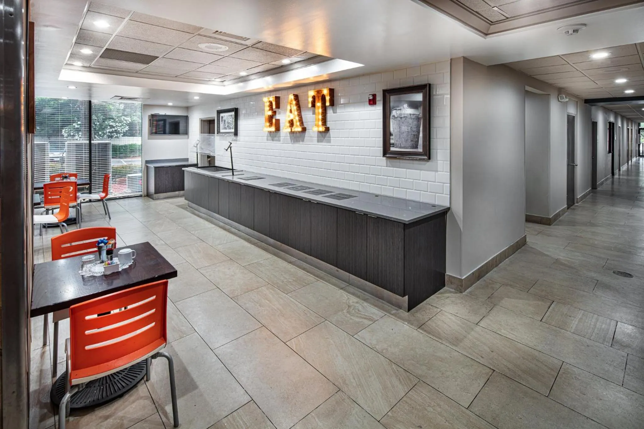 Restaurant/places to eat in Holiday Inn Hotel Atlanta-Tucker, a Full Service Hotel