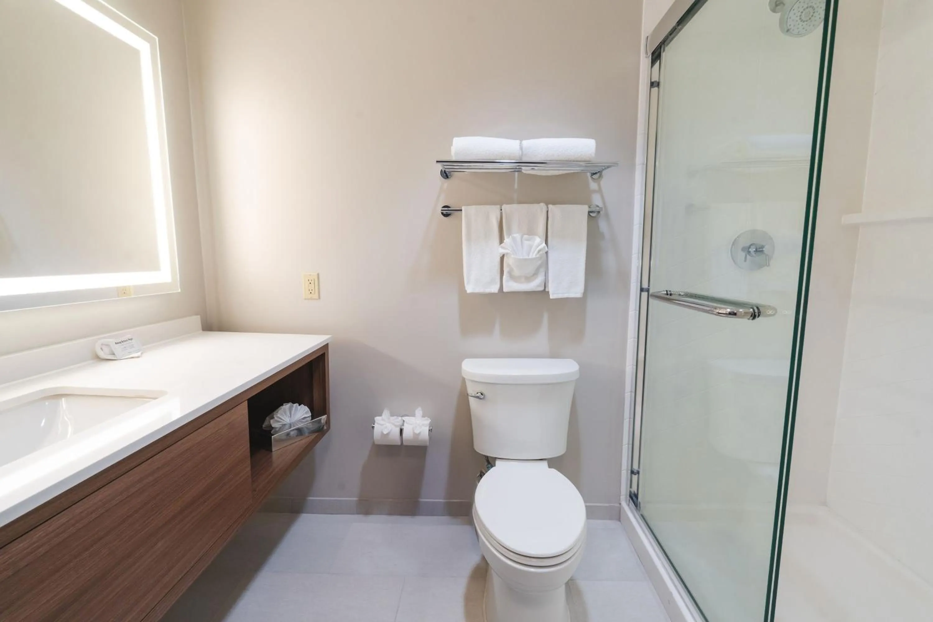 Photo of the whole room in Holiday Inn Hou Energy Corridor Eldridge by IHG