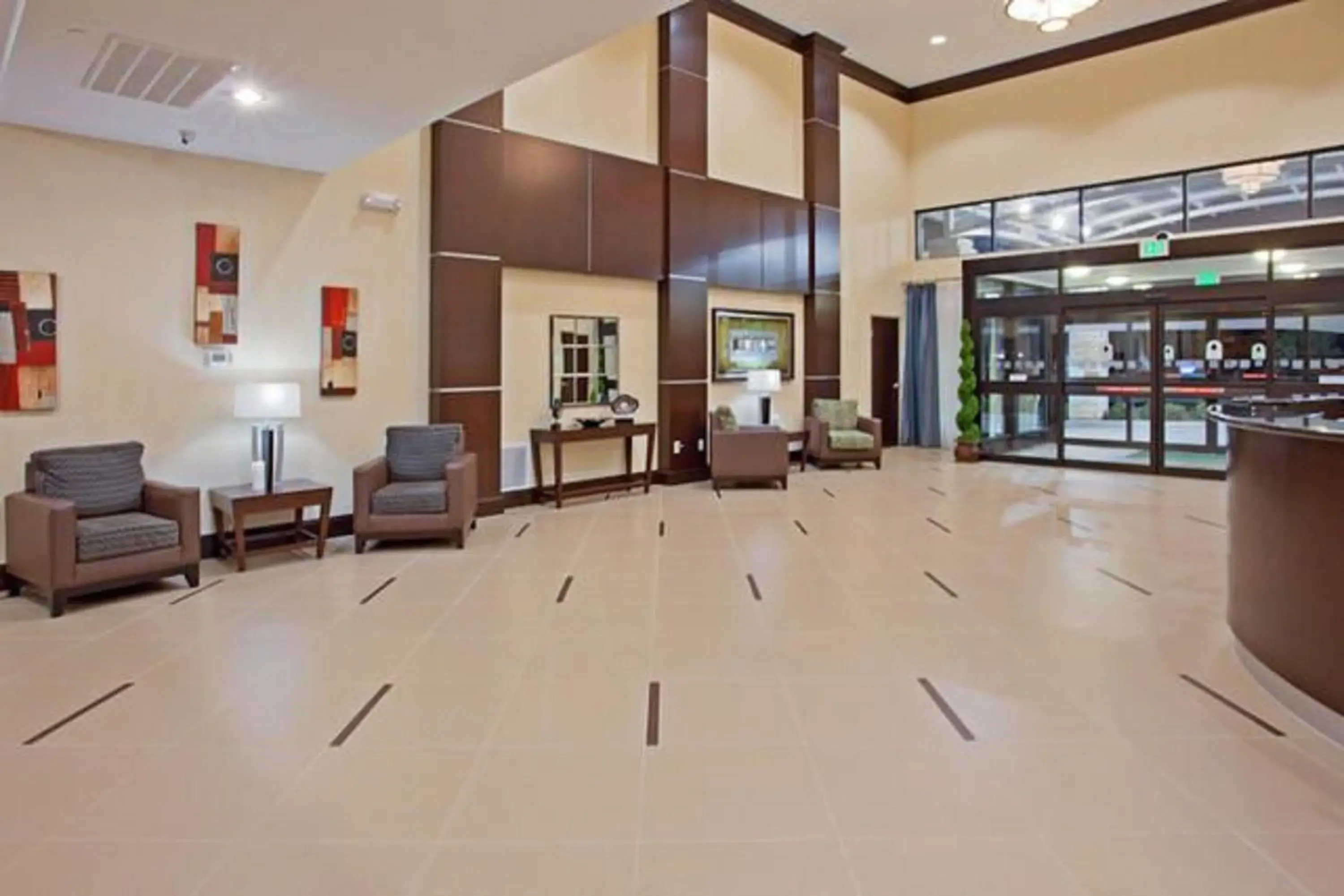 Lobby or reception in Holiday Inn Hou Energy Corridor Eldridge by IHG Lobby or reception in Holiday Inn Hou Energy Corridor Eldridge by IHG
