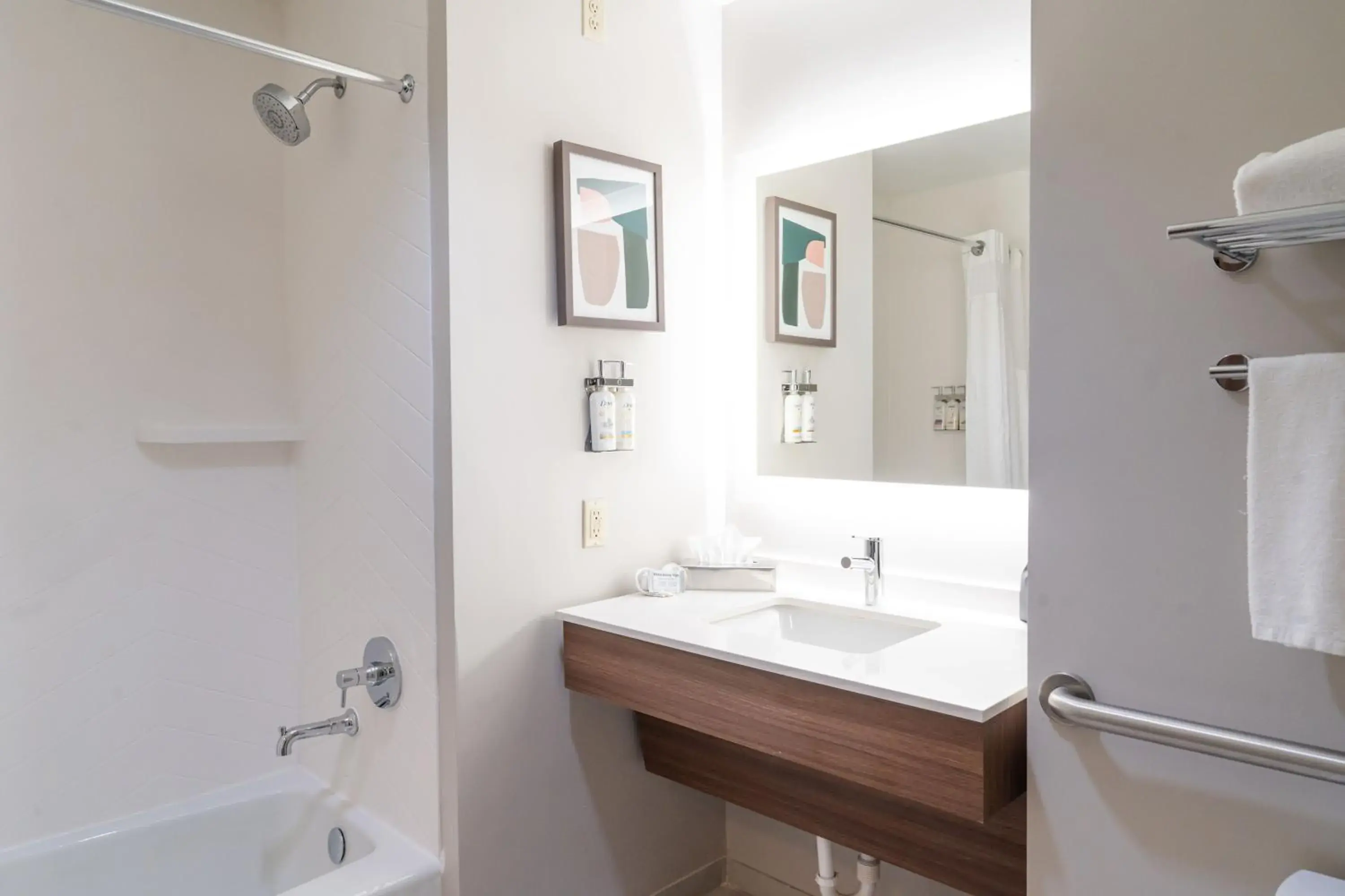 Standard Room with Two Queen Beds in Holiday Inn Hou Energy Corridor Eldridge by IHG Standard Room with Two Queen Beds in Holiday Inn Hou Energy Corridor Eldridge by IHG