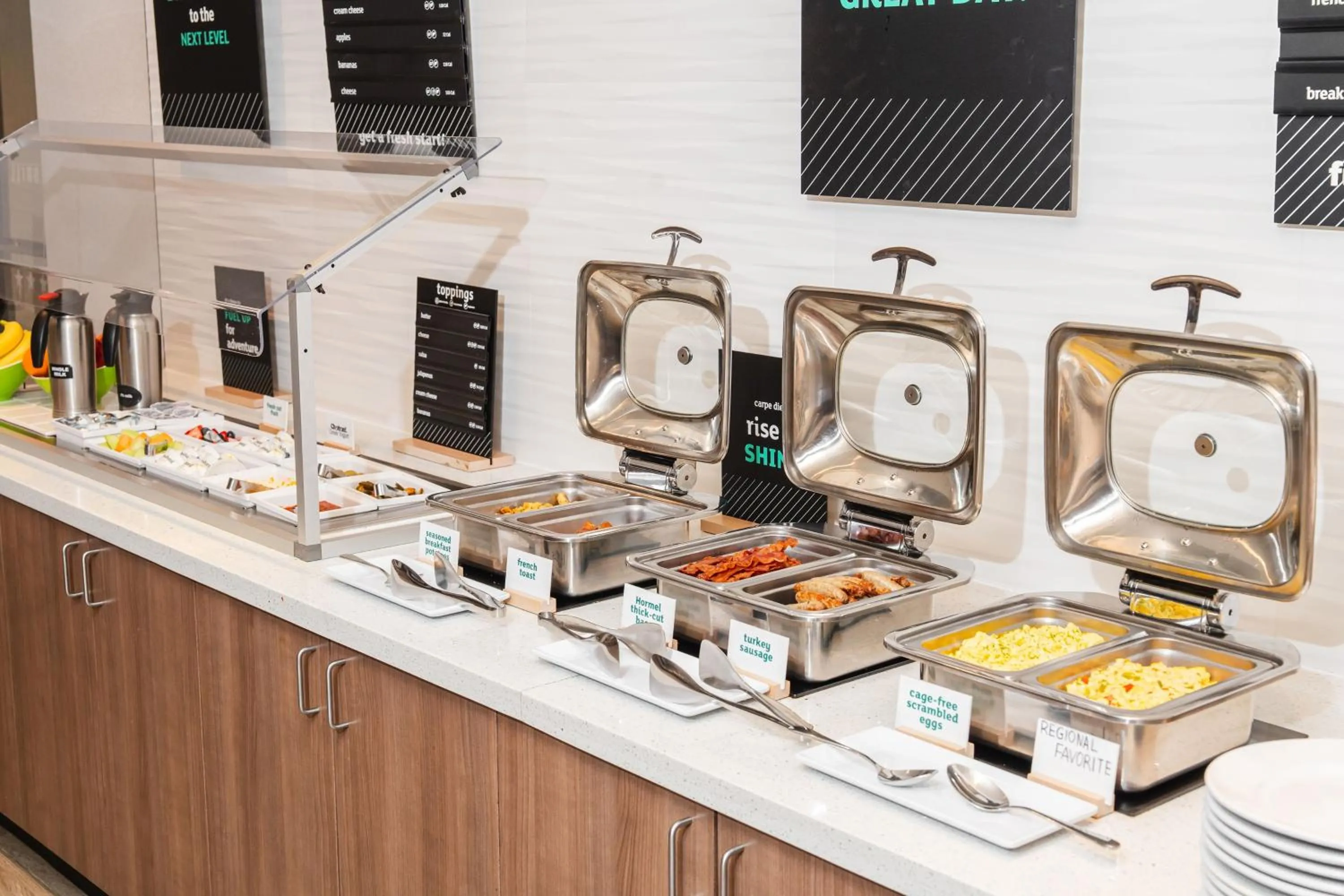 Restaurant/places to eat in Holiday Inn Hou Energy Corridor Eldridge by IHG