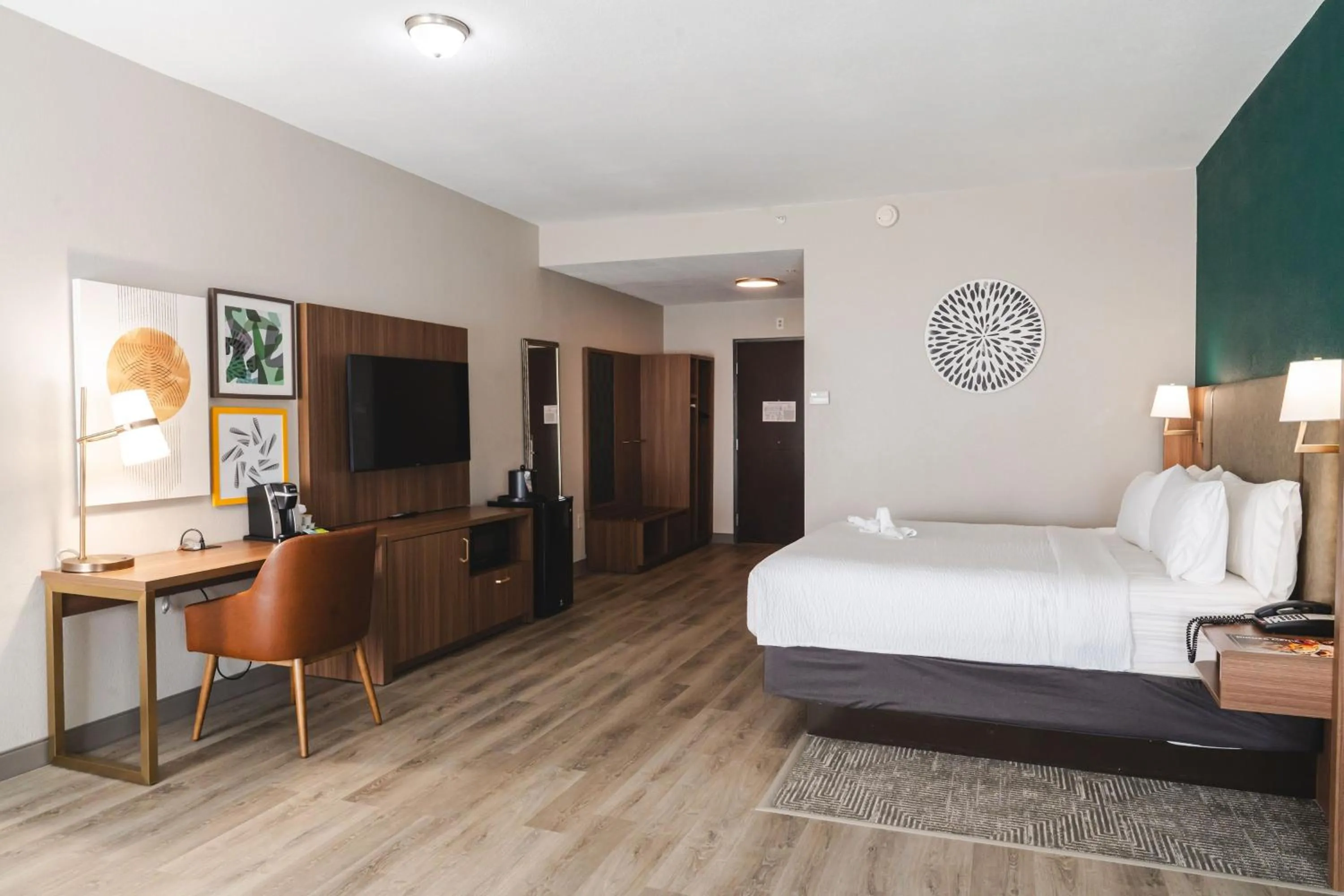 Photo of the whole room, Bed in Holiday Inn Hou Energy Corridor Eldridge by IHG