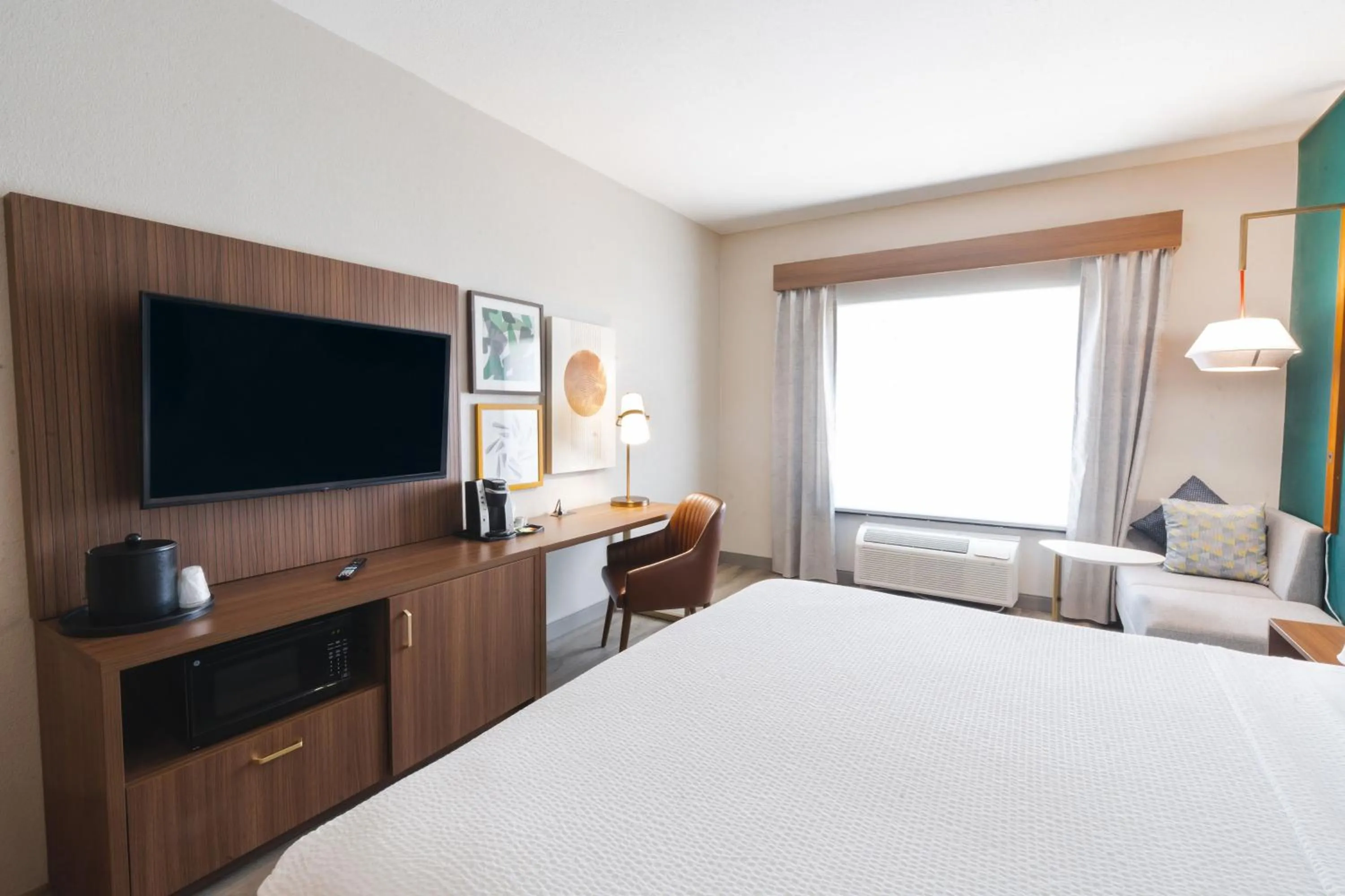 Photo of the whole room, Bed in Holiday Inn Hou Energy Corridor Eldridge by IHG