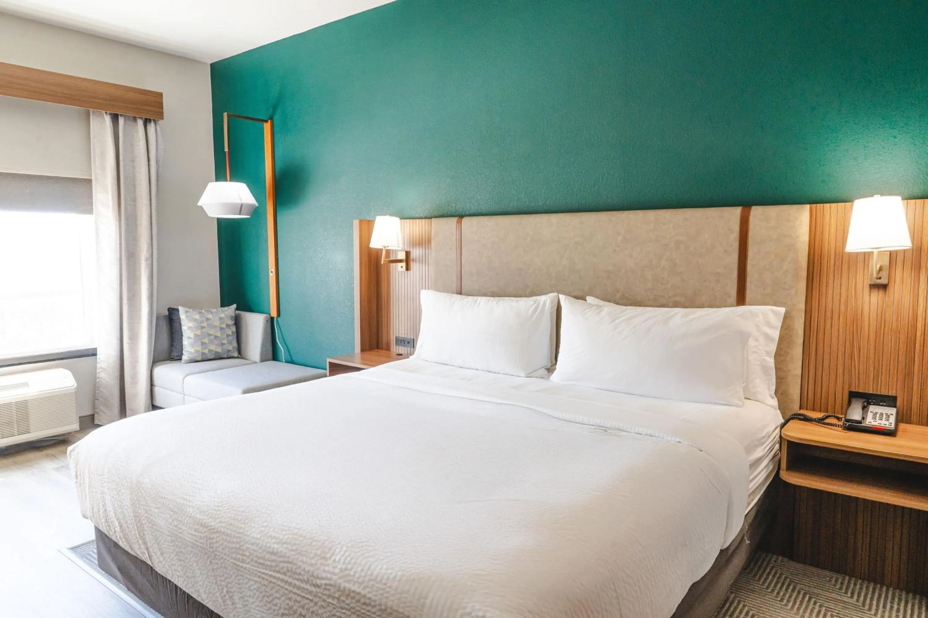 Photo of the whole room, Bed in Holiday Inn Hou Energy Corridor Eldridge by IHG