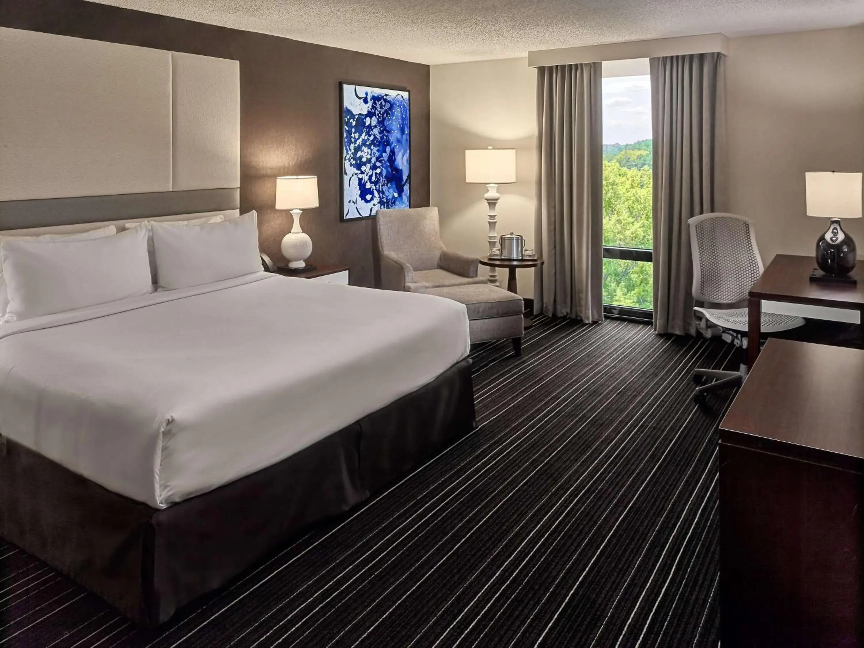 Bedroom, Bed in Sonesta Atlanta Northwest Galleria - Marietta Bedroom, Bed in Sonesta Atlanta Northwest Galleria - Marietta