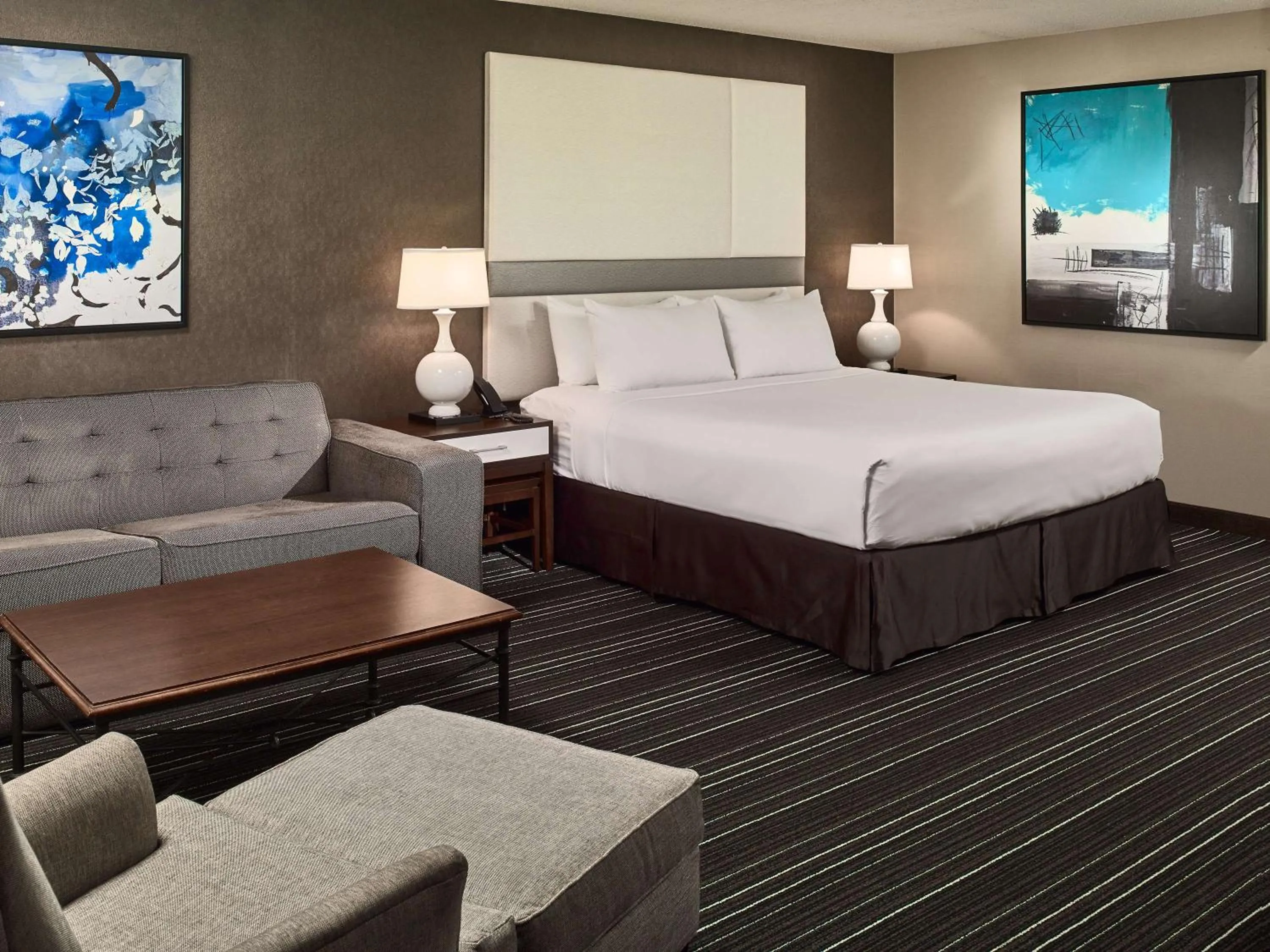 Bedroom, Bed in Sonesta Atlanta Northwest Galleria - Marietta