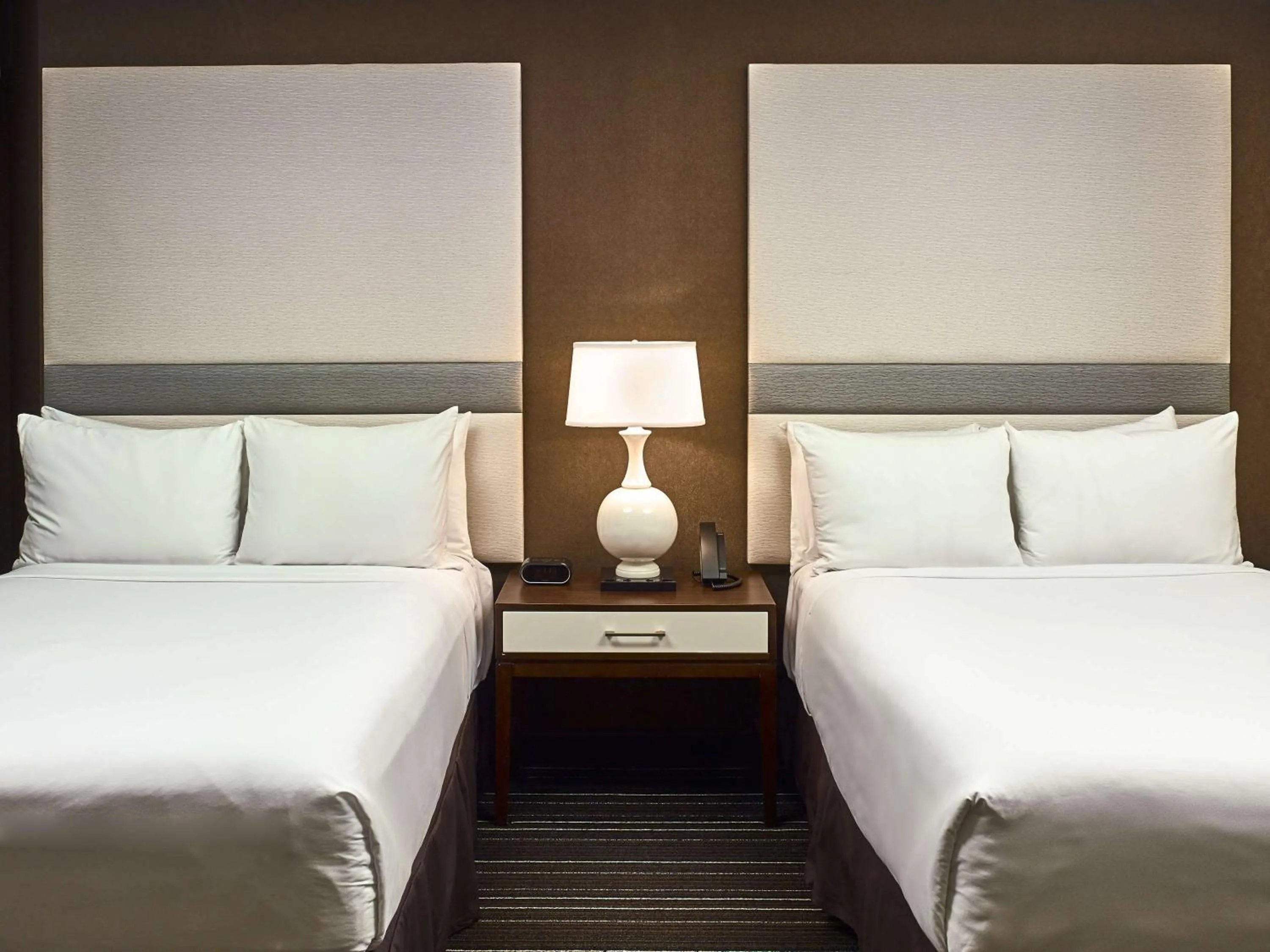 Bedroom, Bed in Sonesta Atlanta Northwest Galleria - Marietta