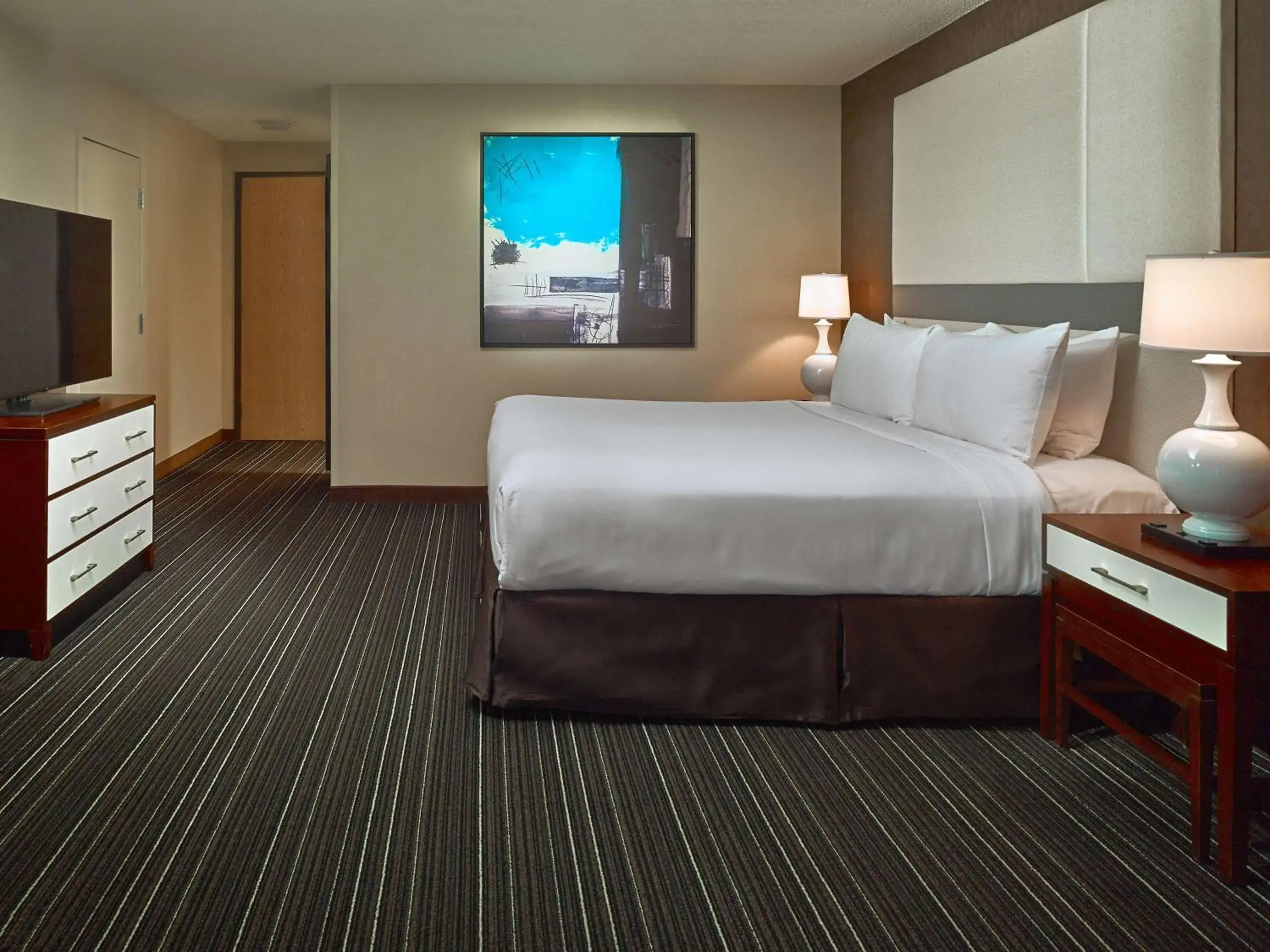 Bedroom, Bed in Sonesta Atlanta Northwest Galleria - Marietta Bedroom, Bed in Sonesta Atlanta Northwest Galleria - Marietta