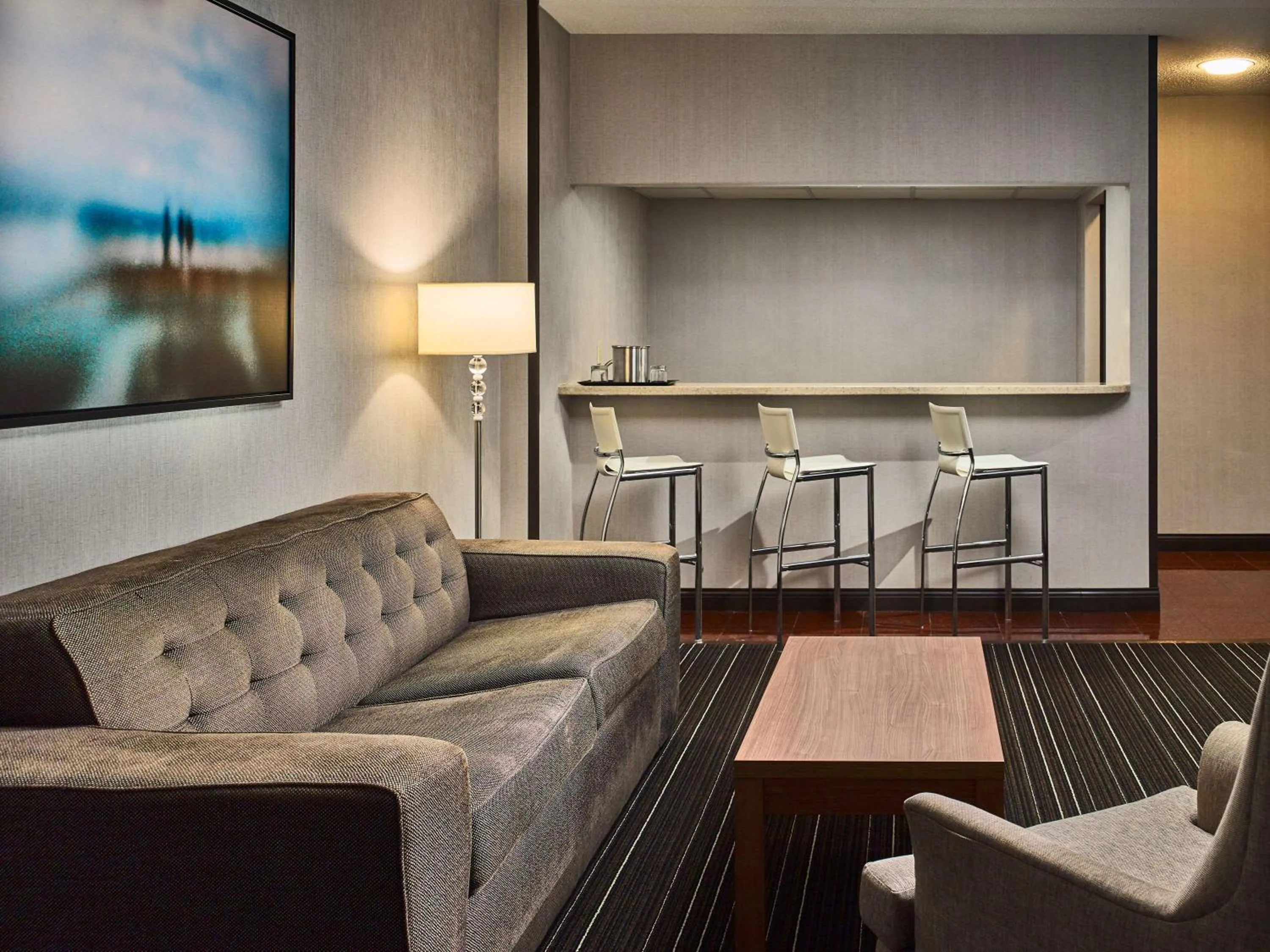 Living room in Sonesta Atlanta Northwest Galleria - Marietta