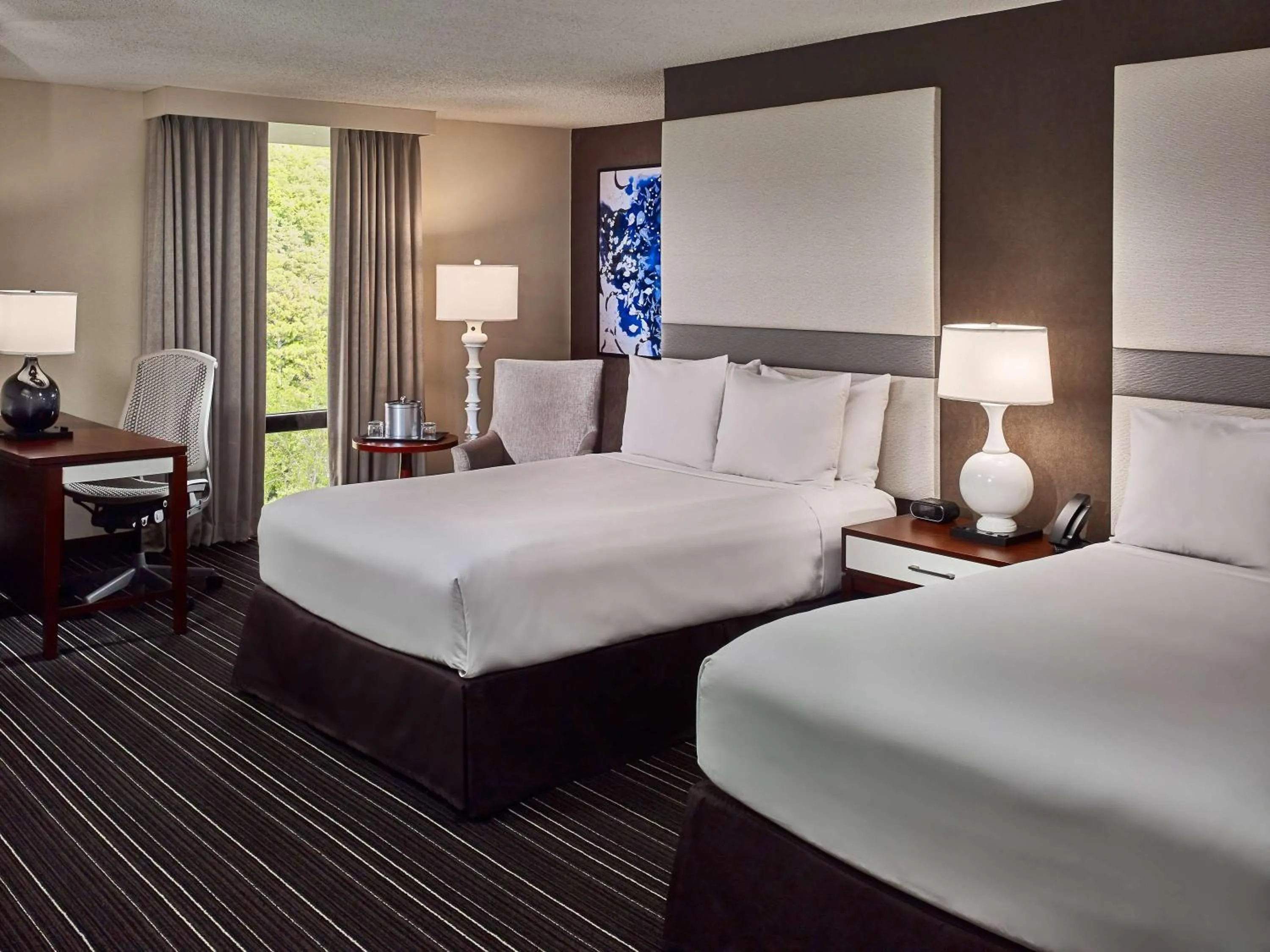 Bedroom, Bed in Sonesta Atlanta Northwest Galleria - Marietta