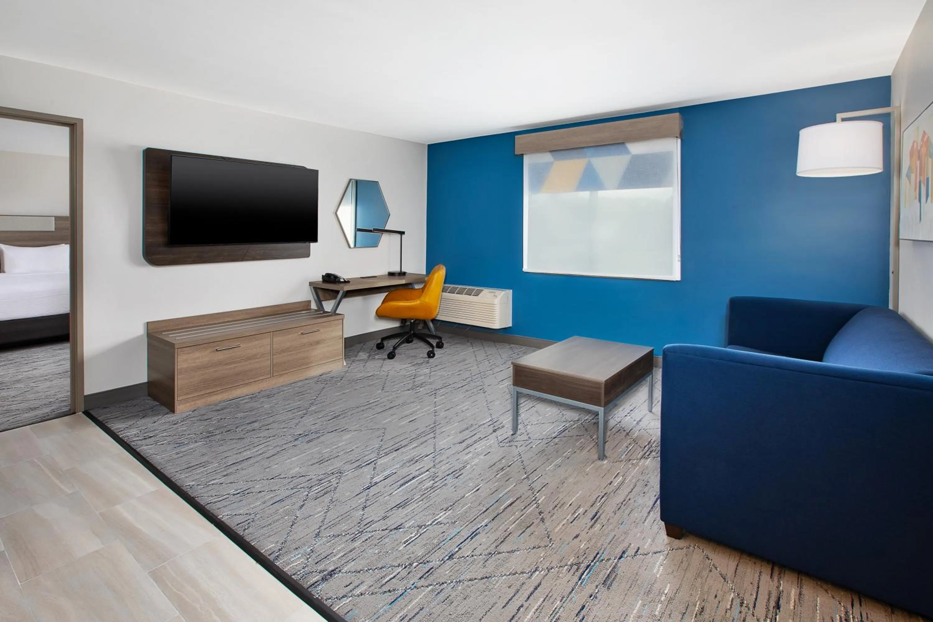 Seating area in Holiday Inn Express Hotel & Suites Pittsburgh Airport by IHG