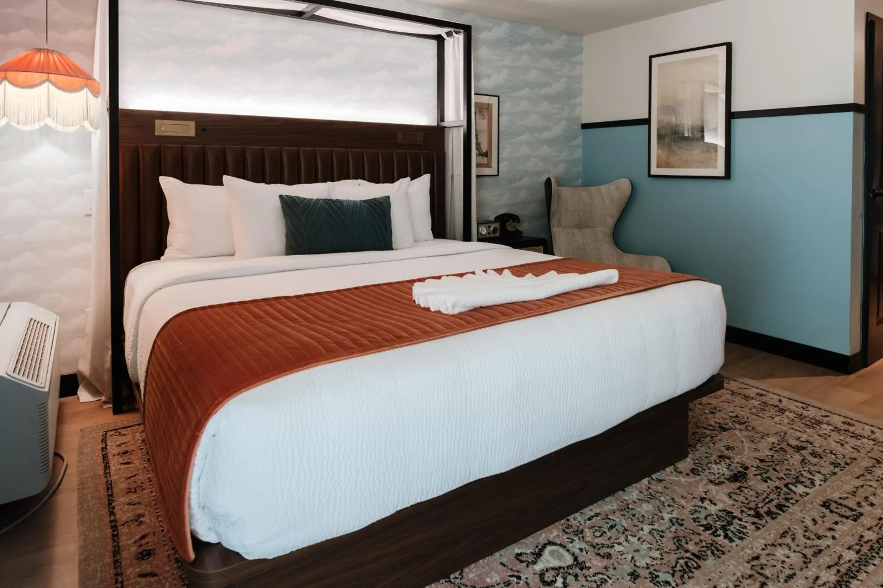 MADAME KING ACCESSIBLE in UNCOMMONER HOTEL by Reverie Boutique Collection MADAME KING ACCESSIBLE in UNCOMMONER HOTEL by Reverie Boutique Collection