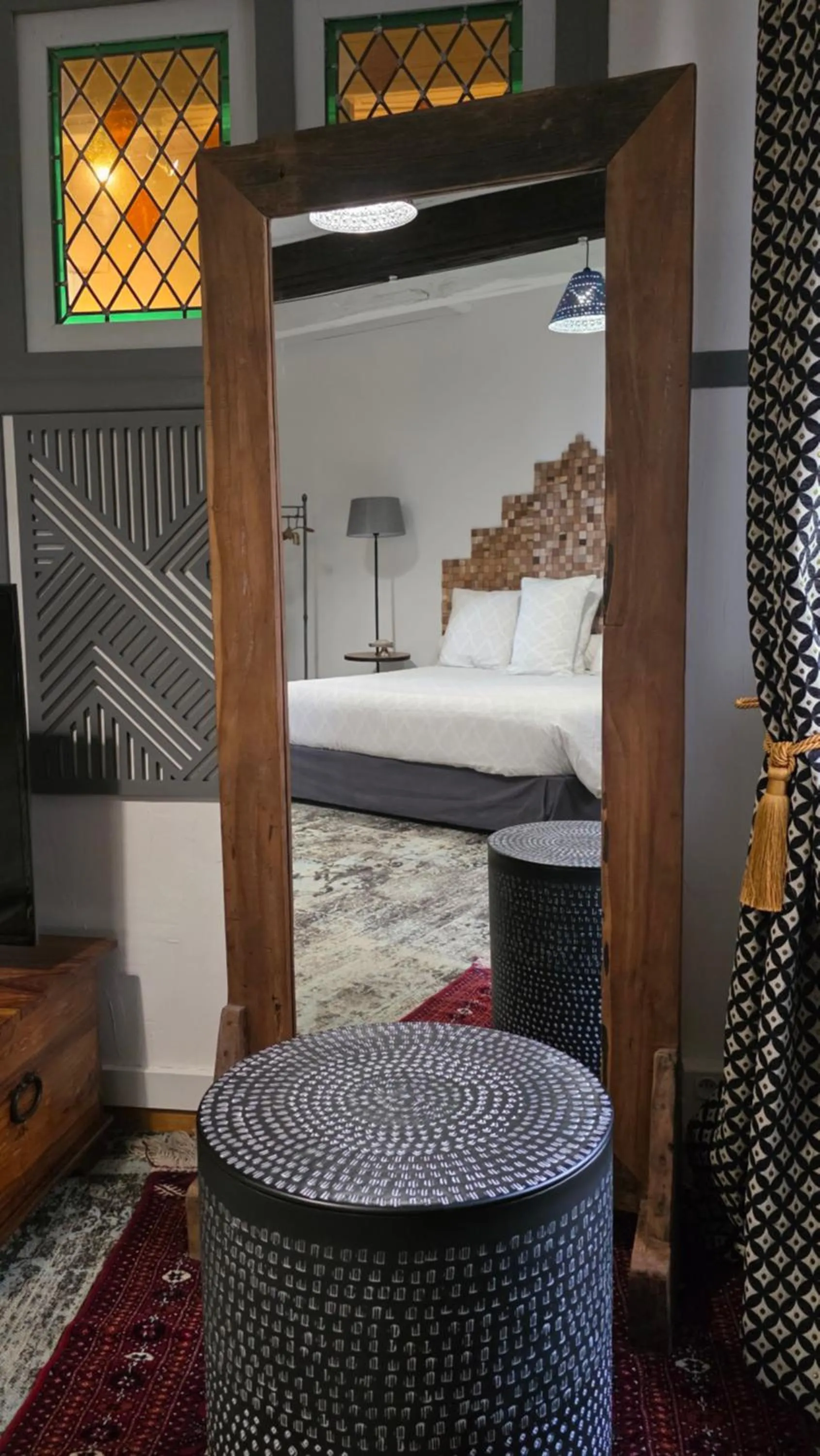 Decorative detail in D'Ici et D'Ailleurs