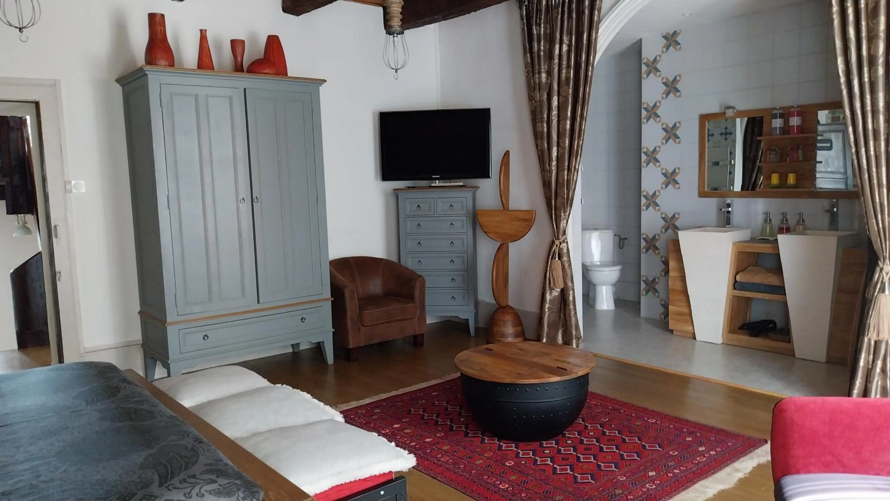 Photo of the whole room in D'Ici et D'Ailleurs