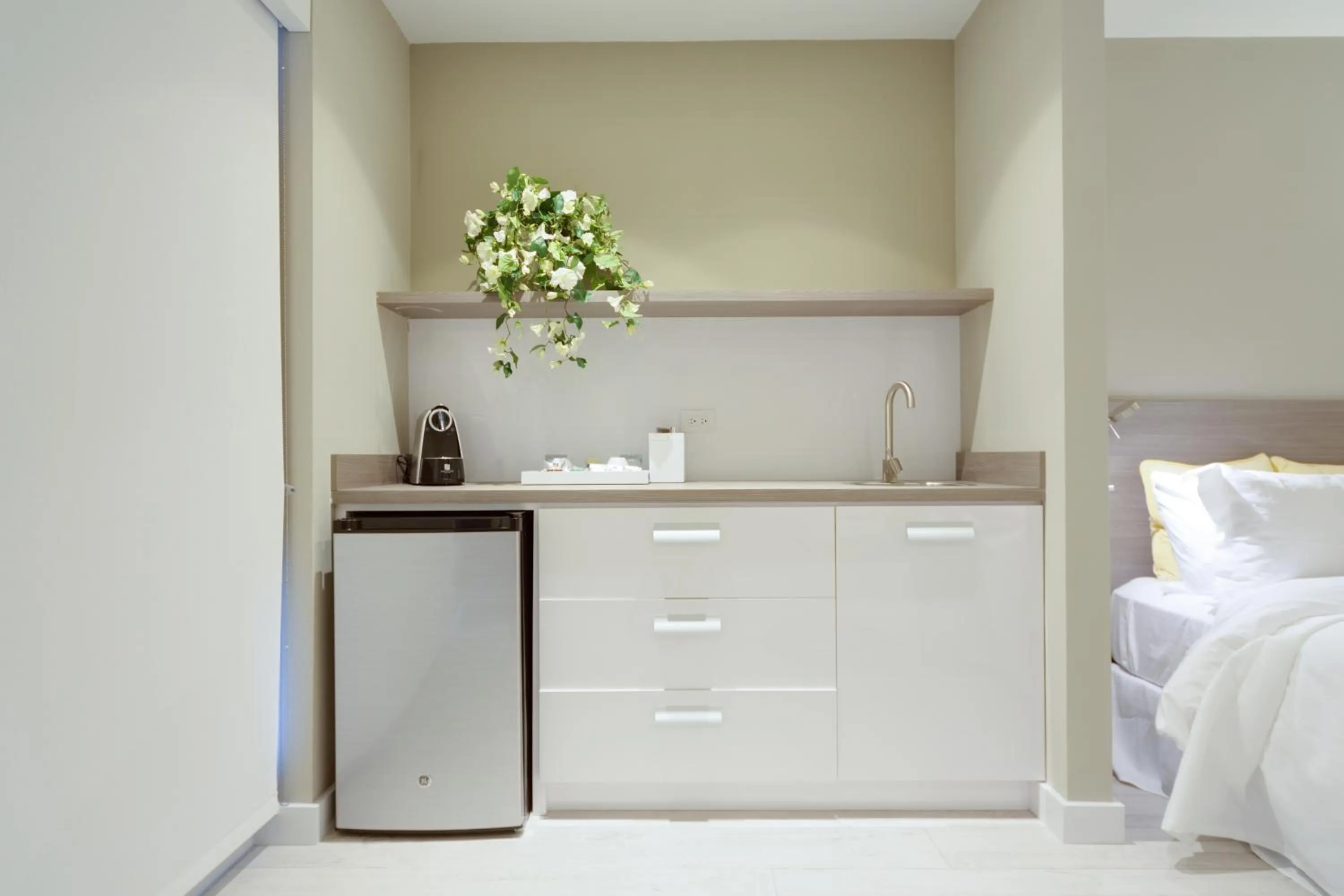 Coffee/tea facilities, Bed in Ocean Z Boutique Hotel