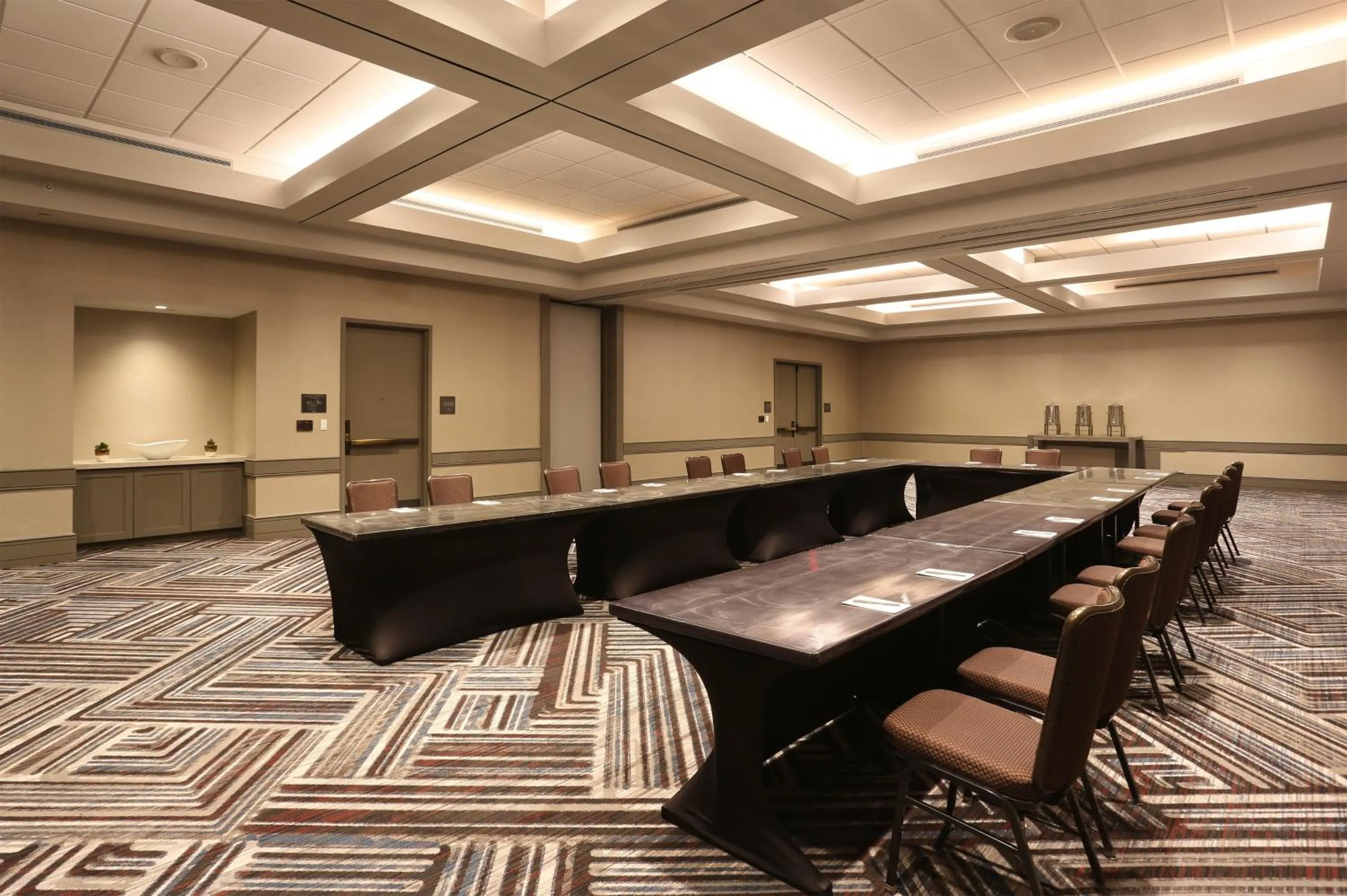 Meeting/conference room in Crowne Plaza Atlanta Perimeter at Ravinia by IHG