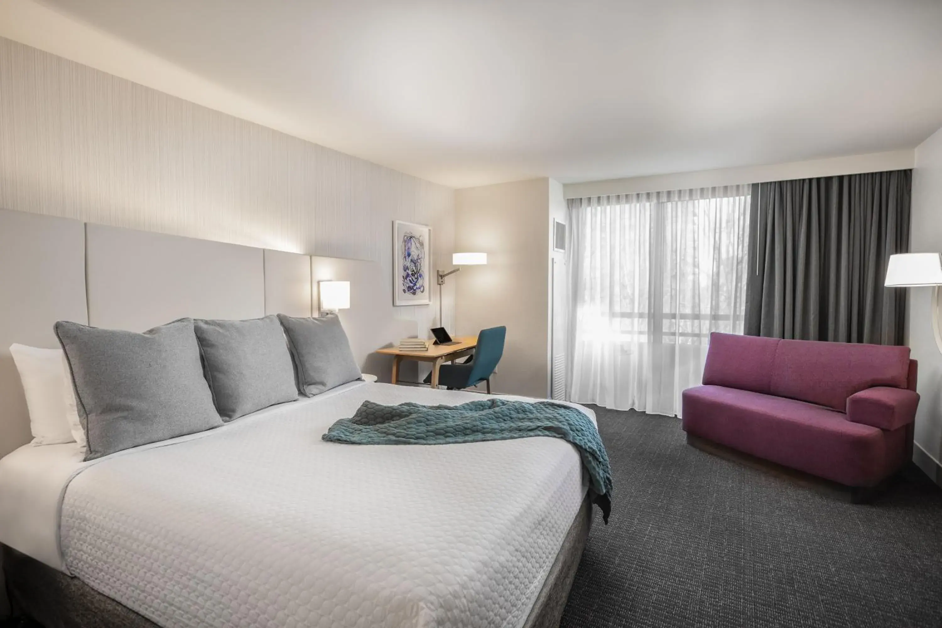 Photo of the whole room, Bed in Crowne Plaza Atlanta Perimeter at Ravinia by IHG Photo of the whole room, Bed in Crowne Plaza Atlanta Perimeter at Ravinia by IHG