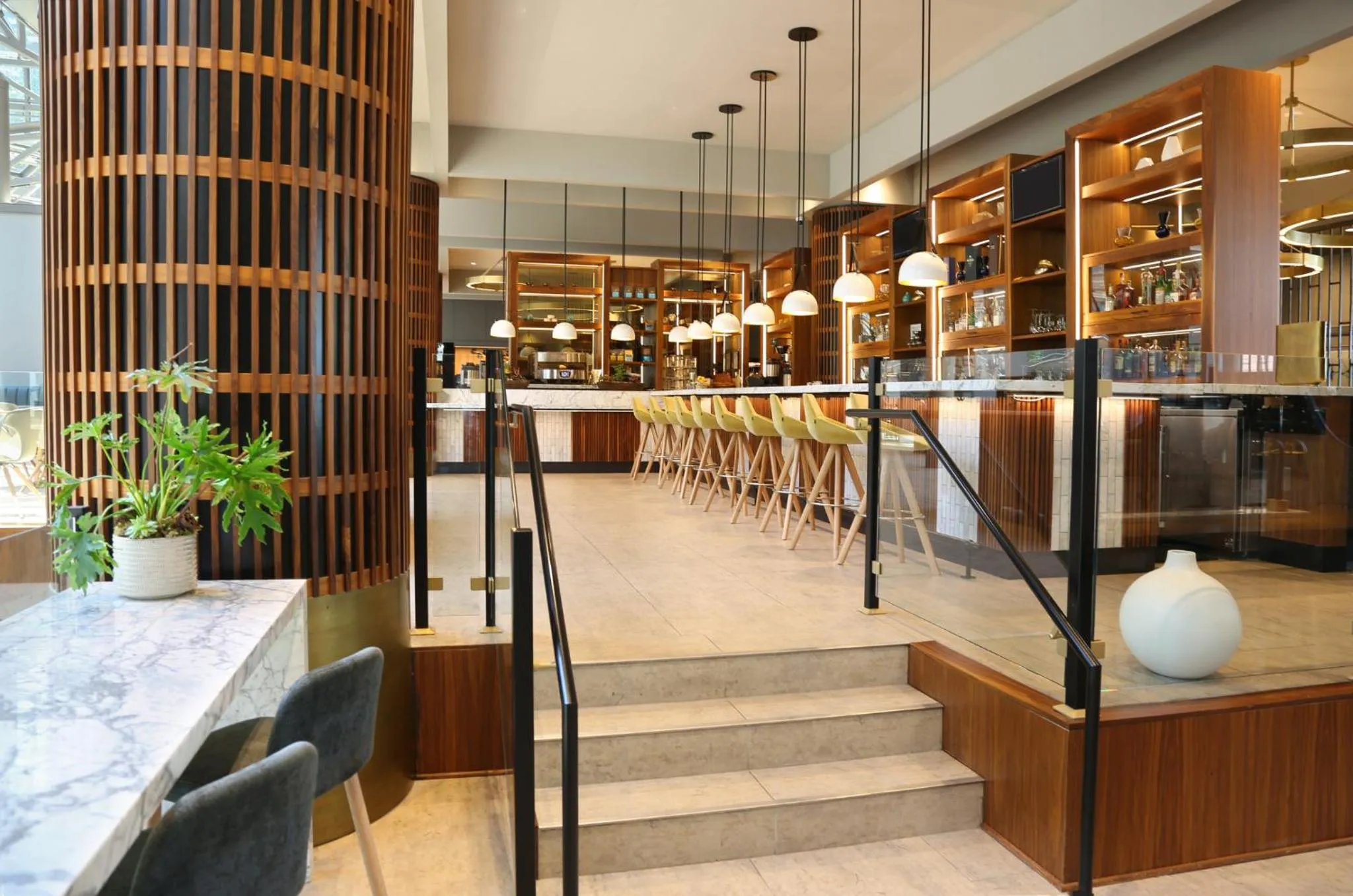 Restaurant/places to eat in Crowne Plaza Atlanta Perimeter at Ravinia by IHG